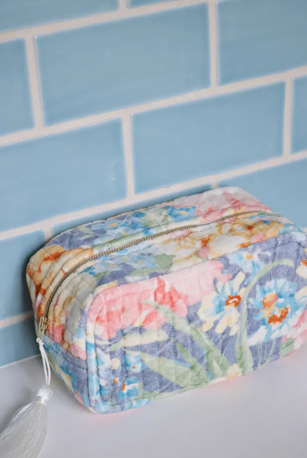 byTiMo Cosmetic Bag Velvet Blue Florals - hvittrad.no