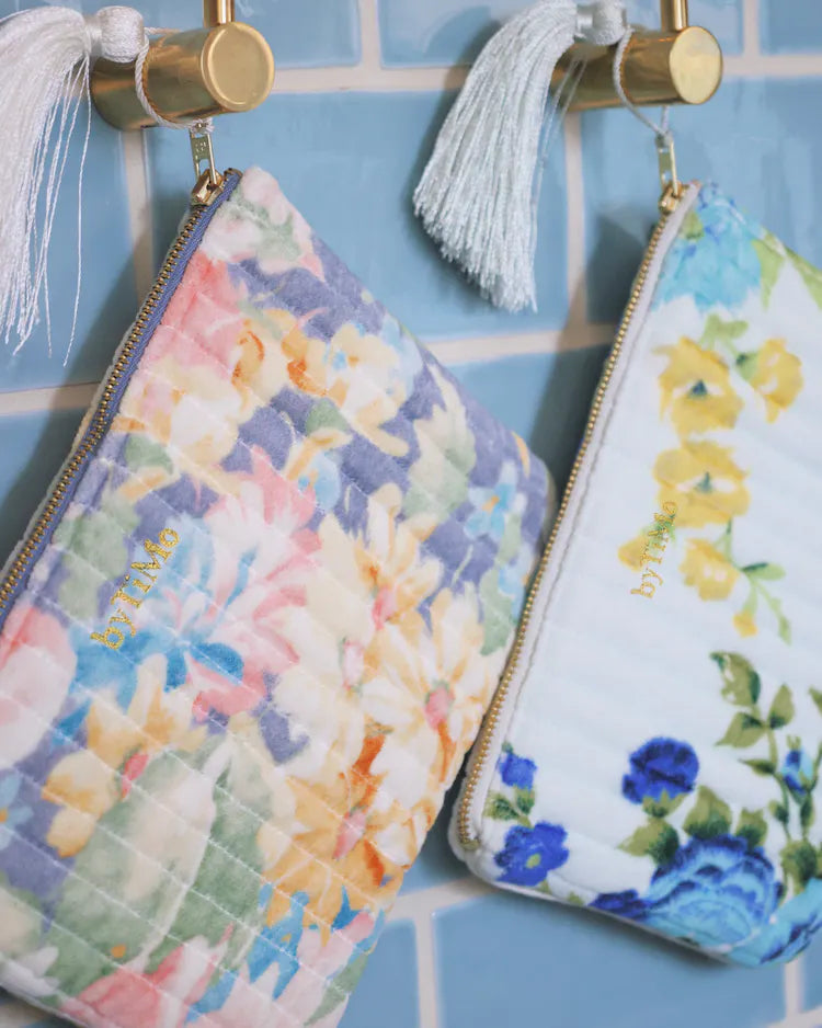 byTiMo Zipper Pouch Velvet Blue Florals - hvittrad.no