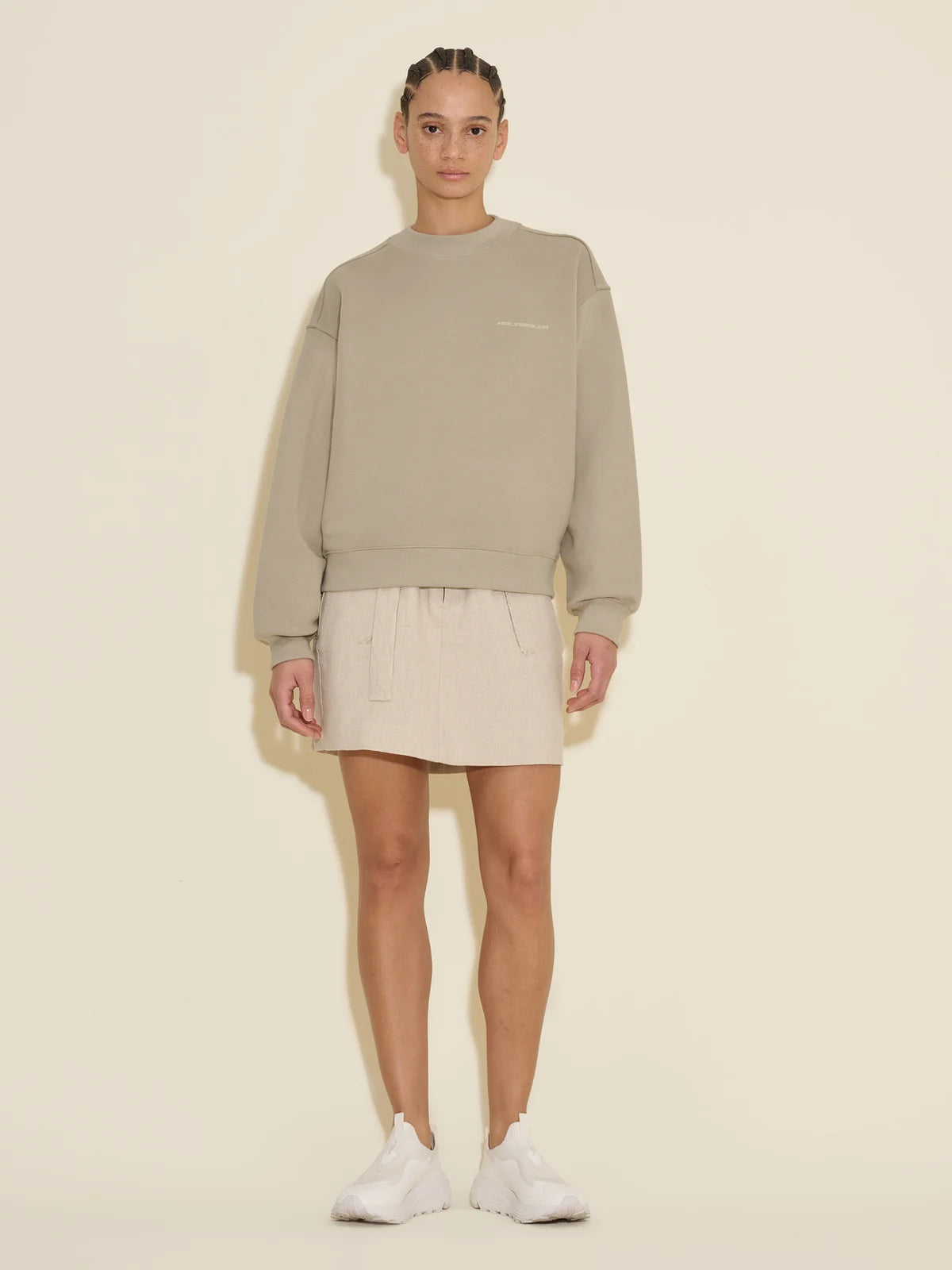 Holzweiler Resolve Elderflower Crew Dk. Green - hvittrad.no