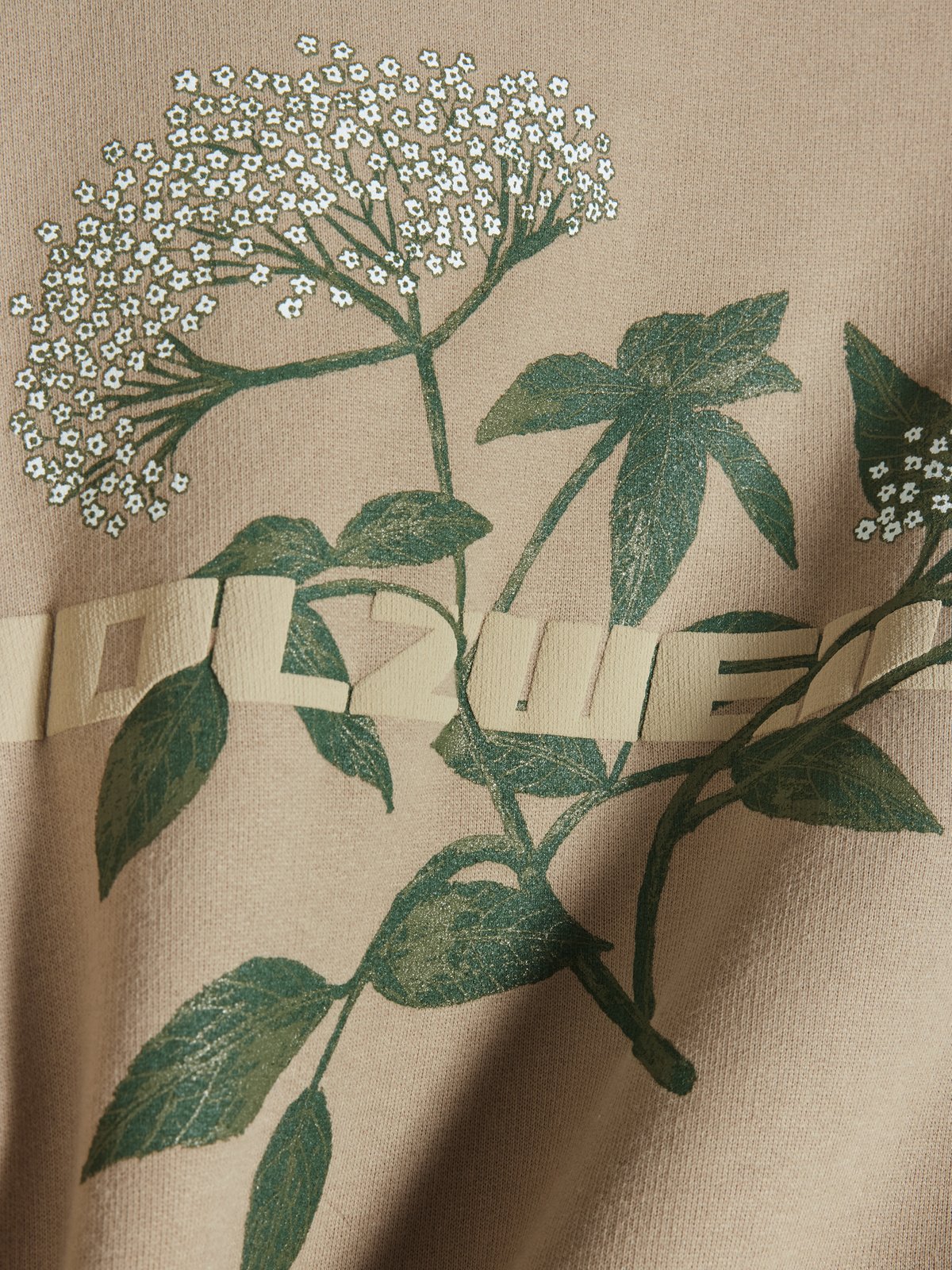 Holzweiler Resolve Elderflower Crew Dk. Green - hvittrad.no