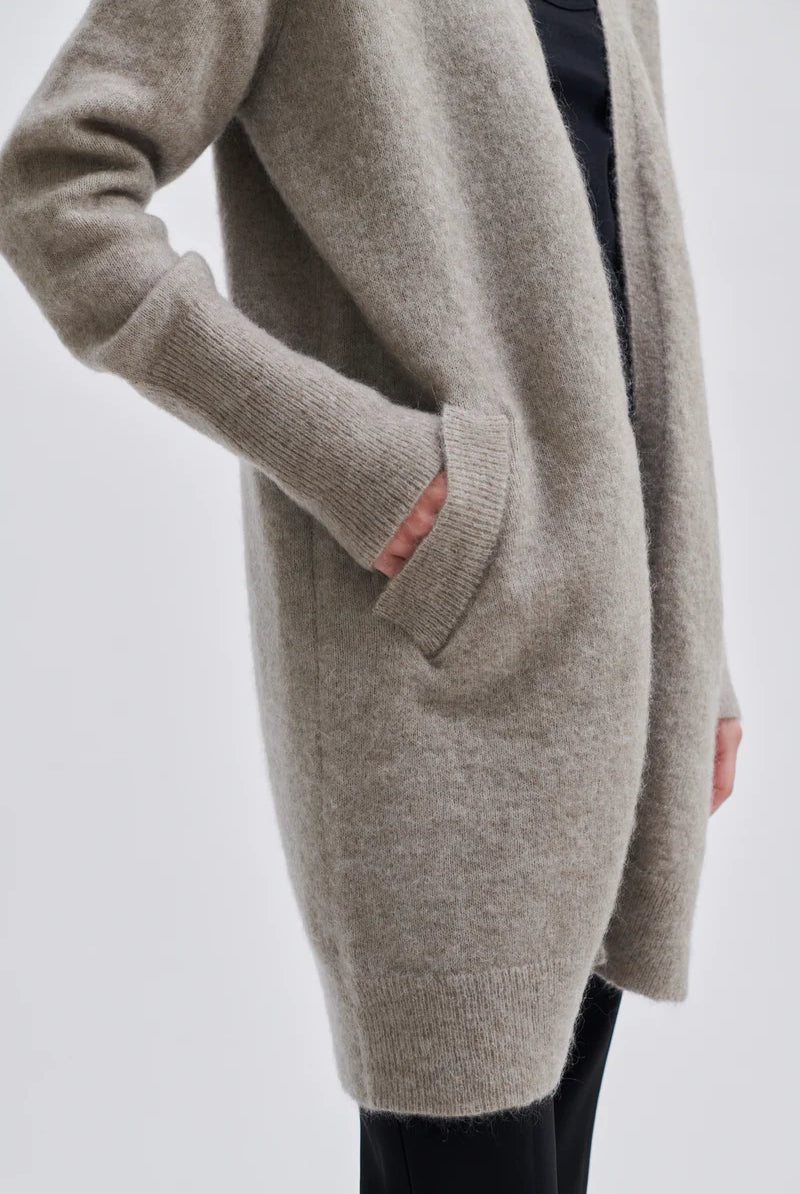 Second Female Brook Knit Cape Roasted Cashew - hvittrad.no