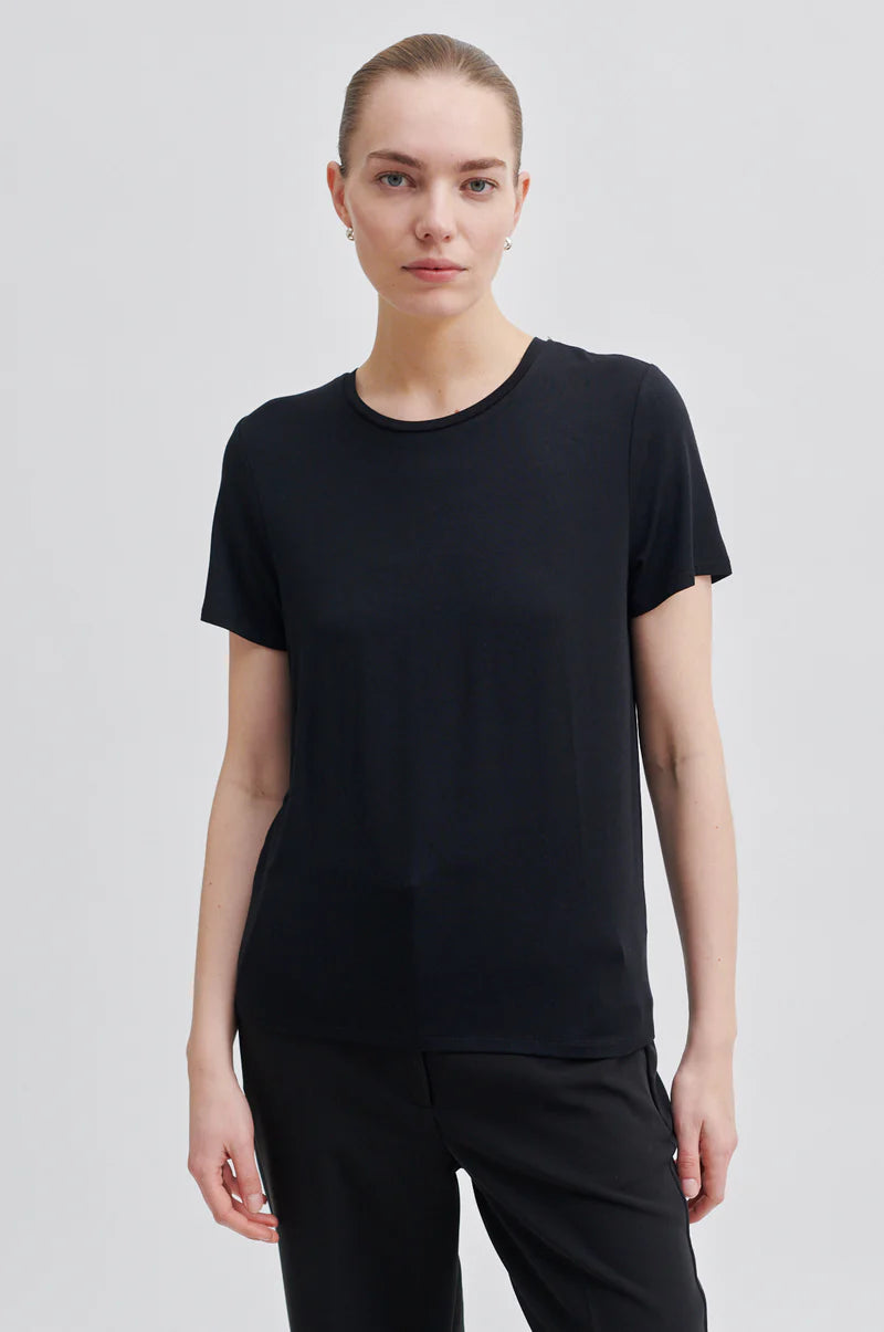 Second Female Ello New SS Tee Black - hvittrad.no