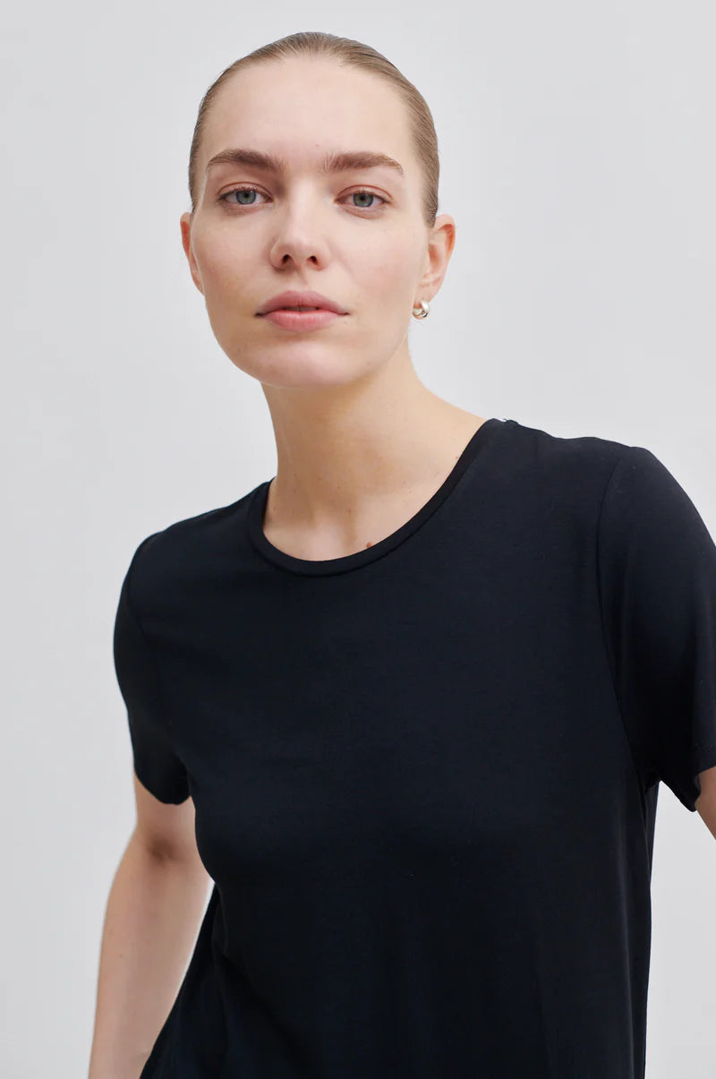 Second Female Ello New SS Tee Black - hvittrad.no