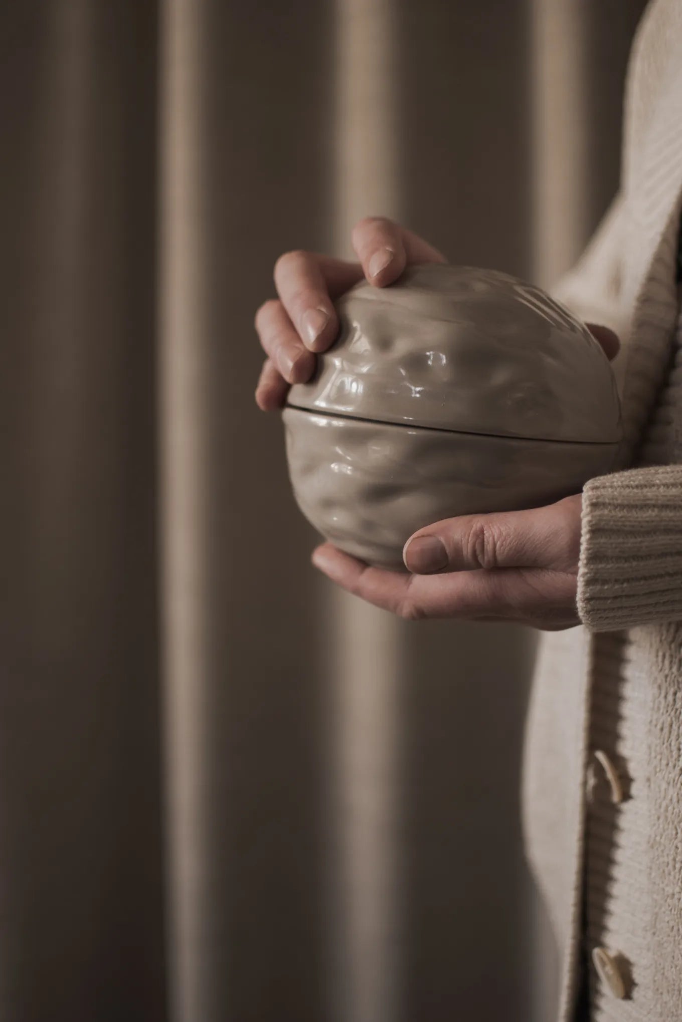 DBKD Walnut Bowl Skiny Mole - hvittrad.no