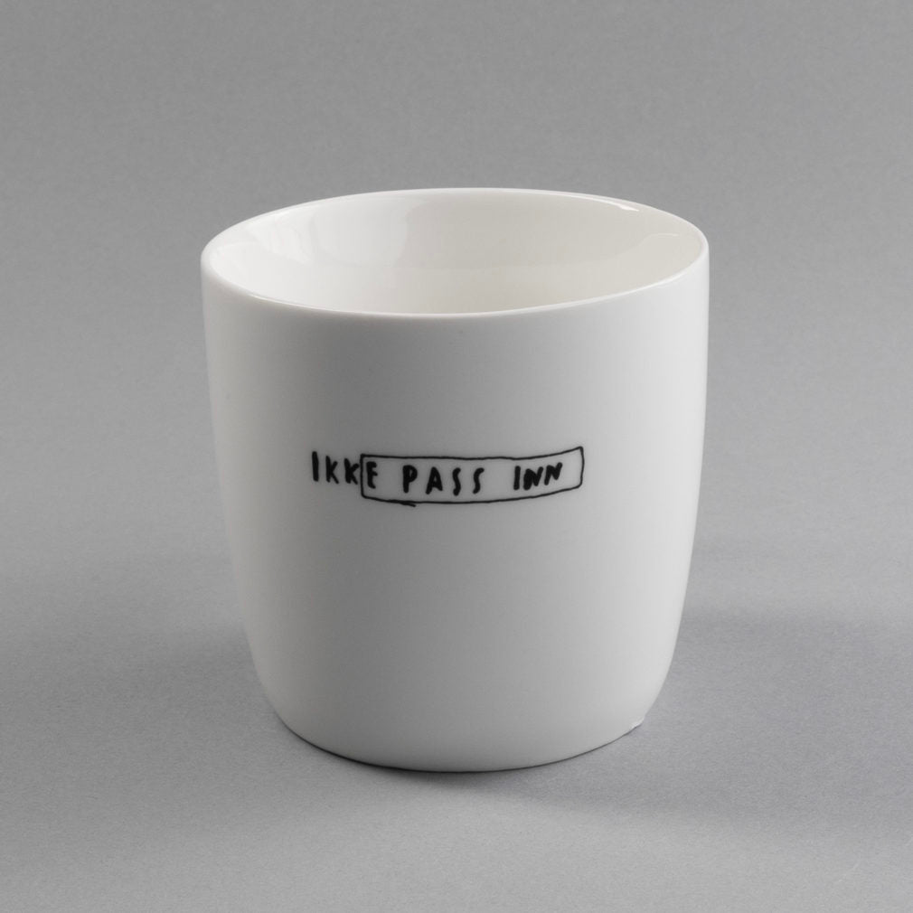 Søgne Krus "ikke pass inn" by Andreas Gravdal 300ml - hvittrad.no