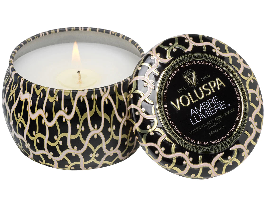 Voluspa Mini Tin Candle - Ambre Lumiere 113g - hvittrad.no