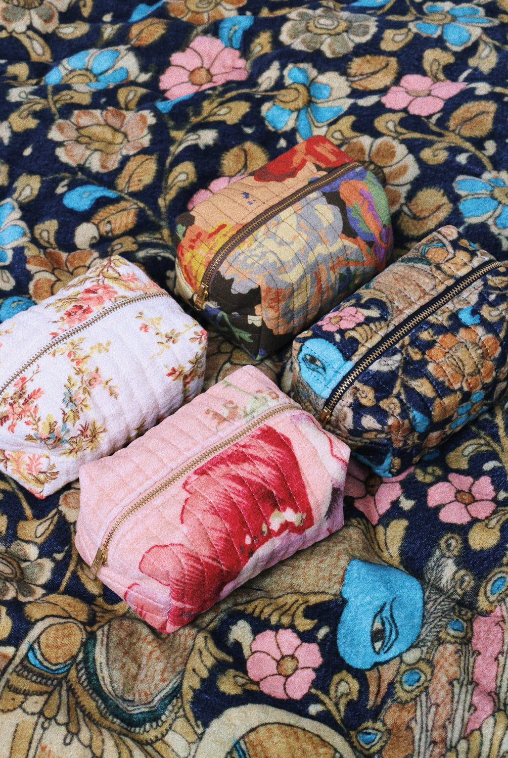 byTiMo Makeup Bag Velvet Peacock - hvittrad.no