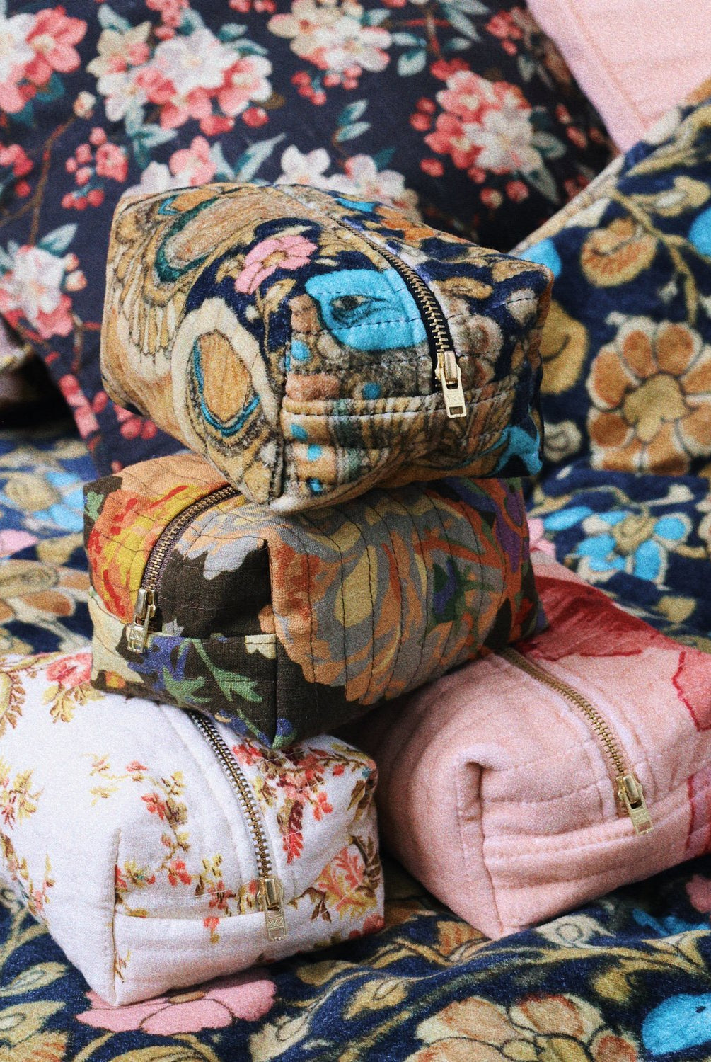 byTiMo Makeup Bag Linen Blossoms - hvittrad.no