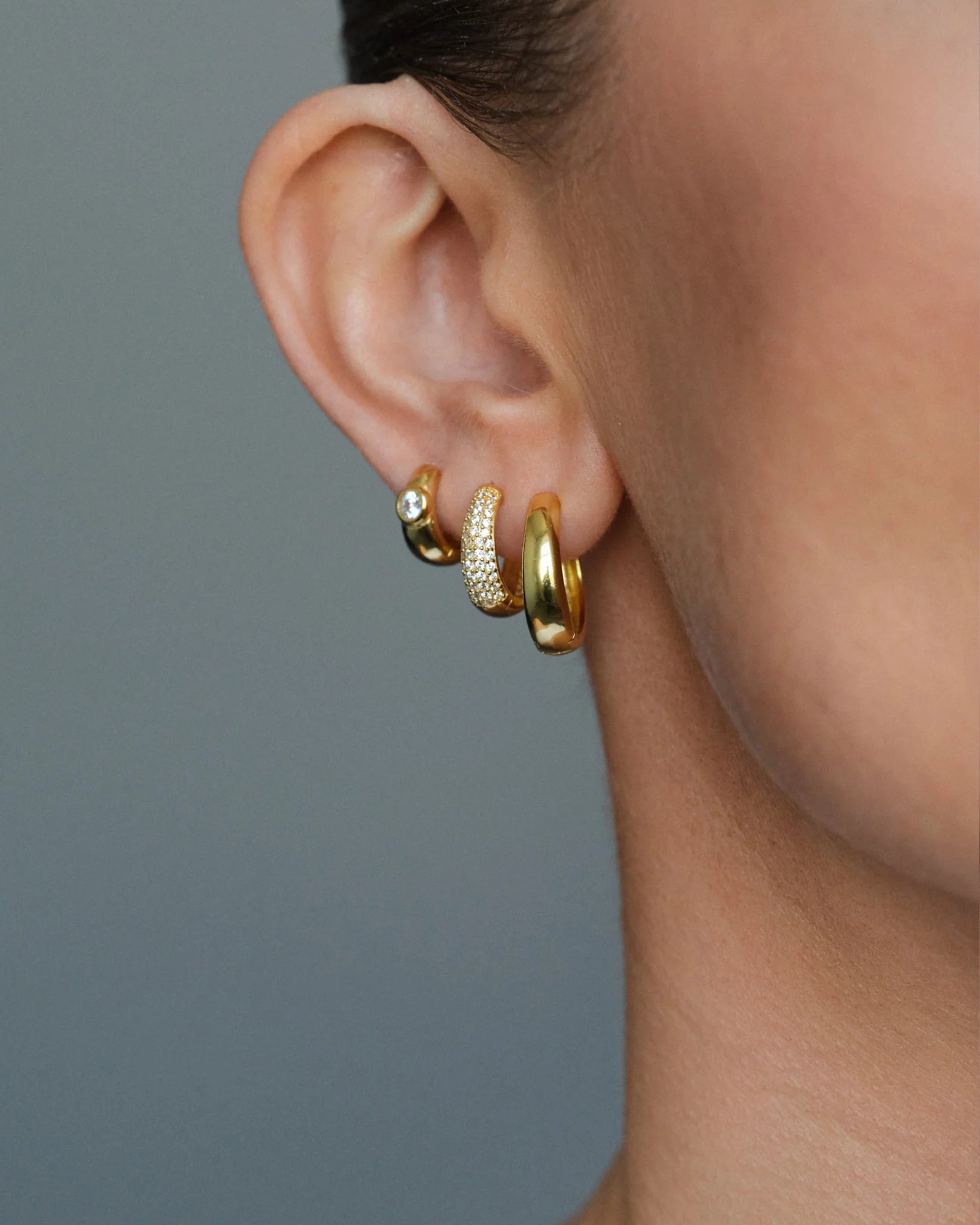 Philippa Studios Dome Hoops Large Gold - hvittrad.no