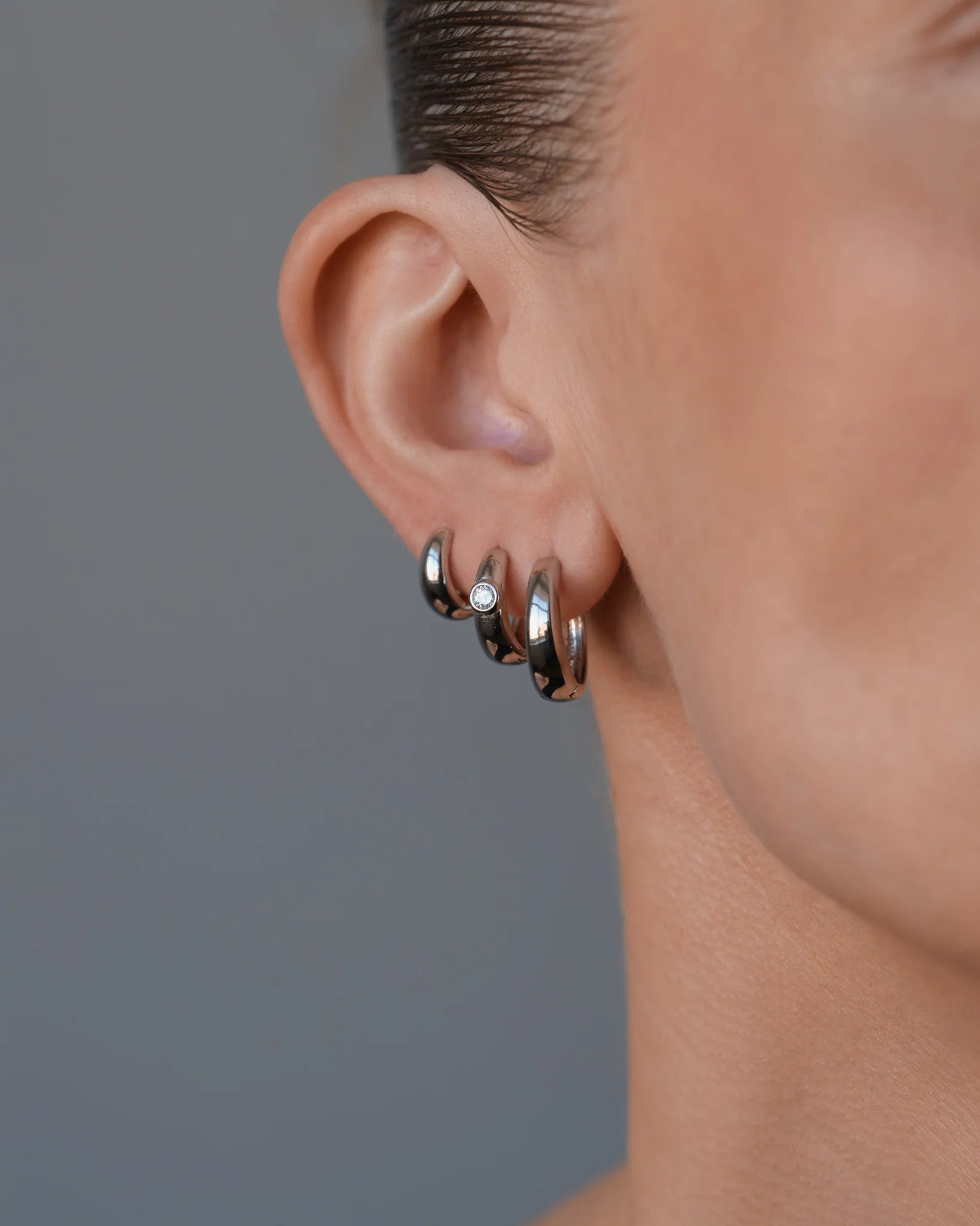 Philippa Studios Dome Hoops Small Silver - hvittrad.no