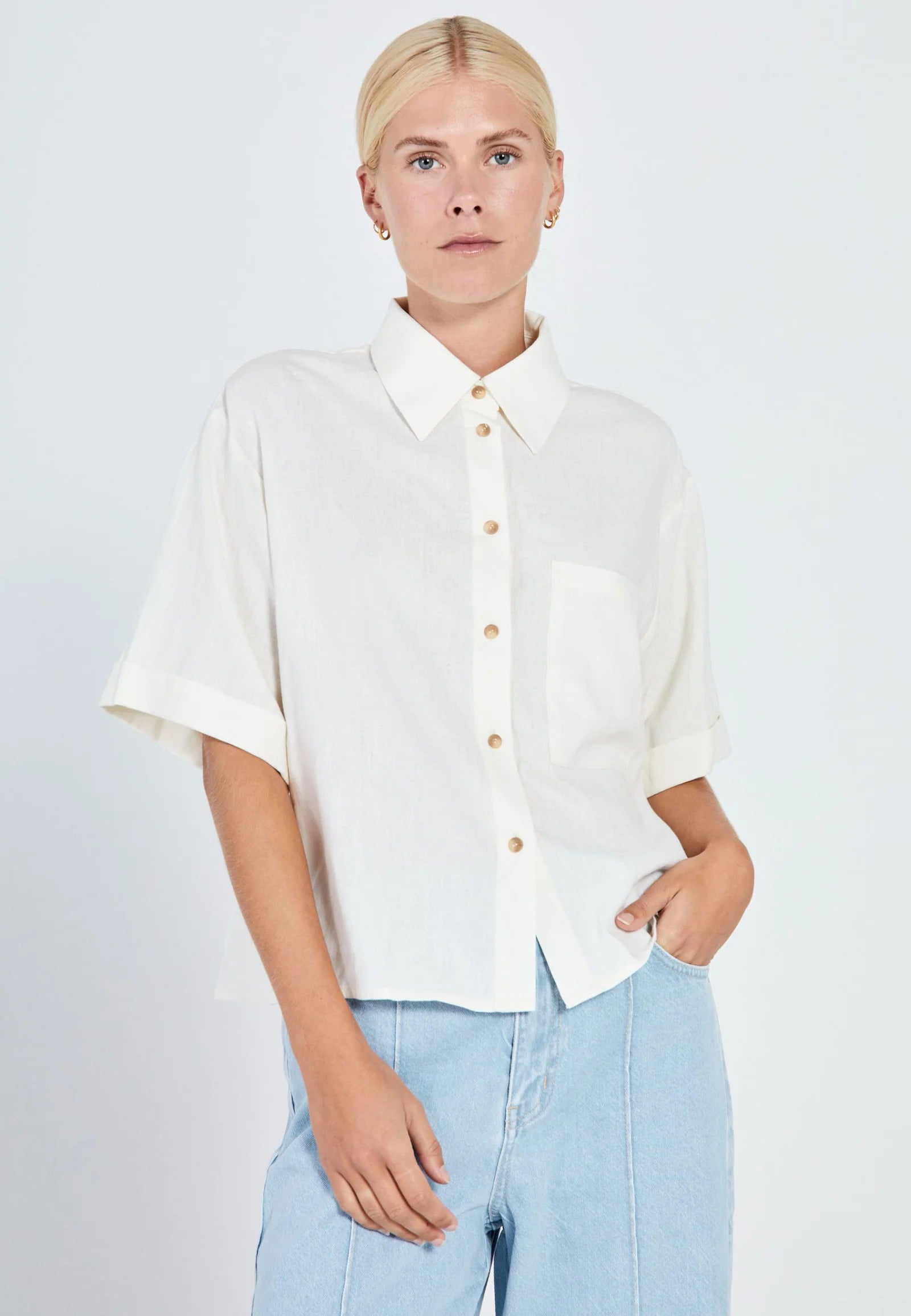 NORR Esma Short Shirt Off-White - hvittrad.no