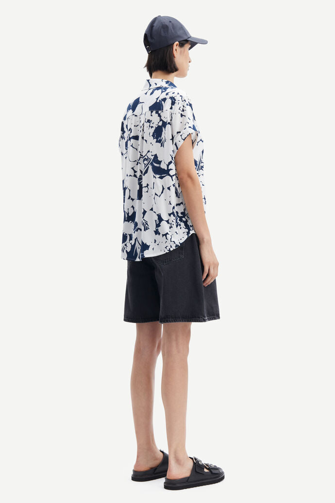Majan SS Shirt AOP 9942 Flora Blue