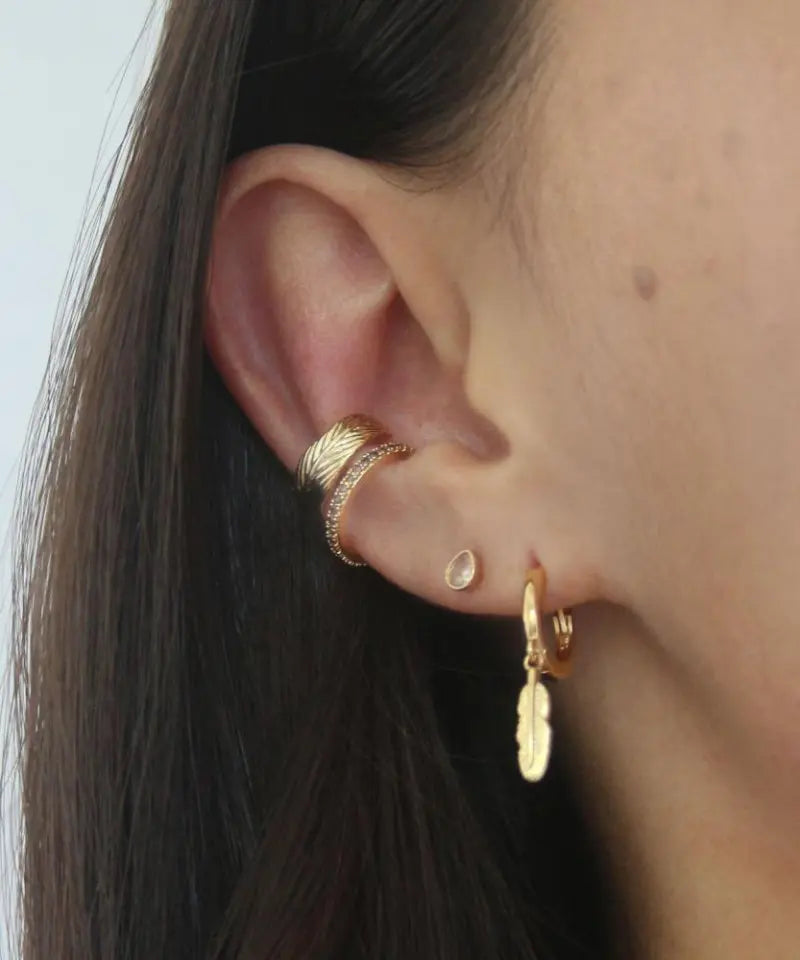 Orelia Feather Drop Huggie Hoops Gold - hvittrad.no