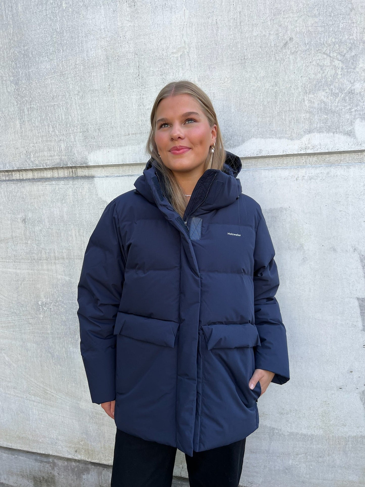 Holzweiler Besseggen Down Jacket Navy - hvittrad.no
