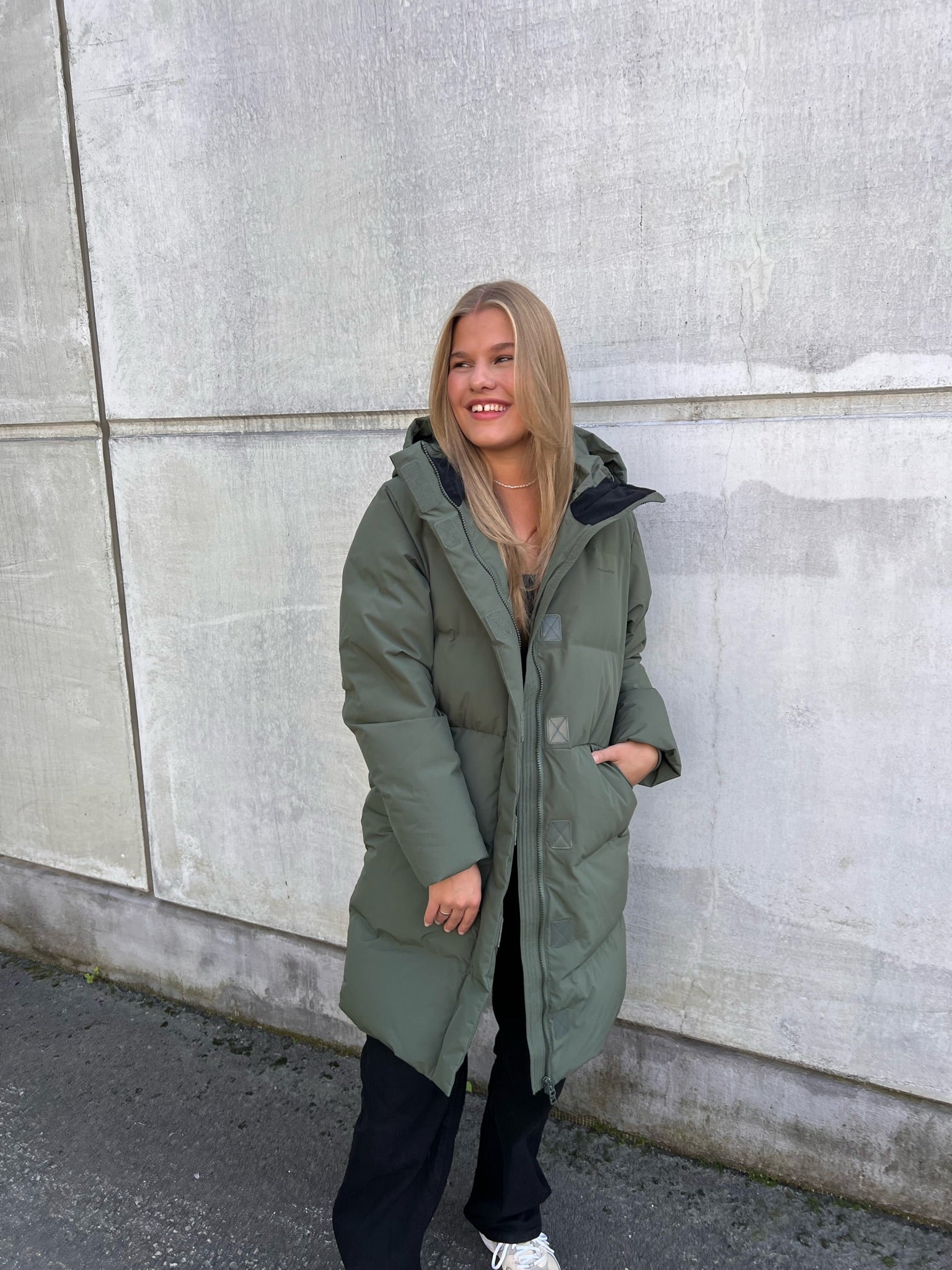 Holzweiler Loen Down Jacket Army - hvittrad.no