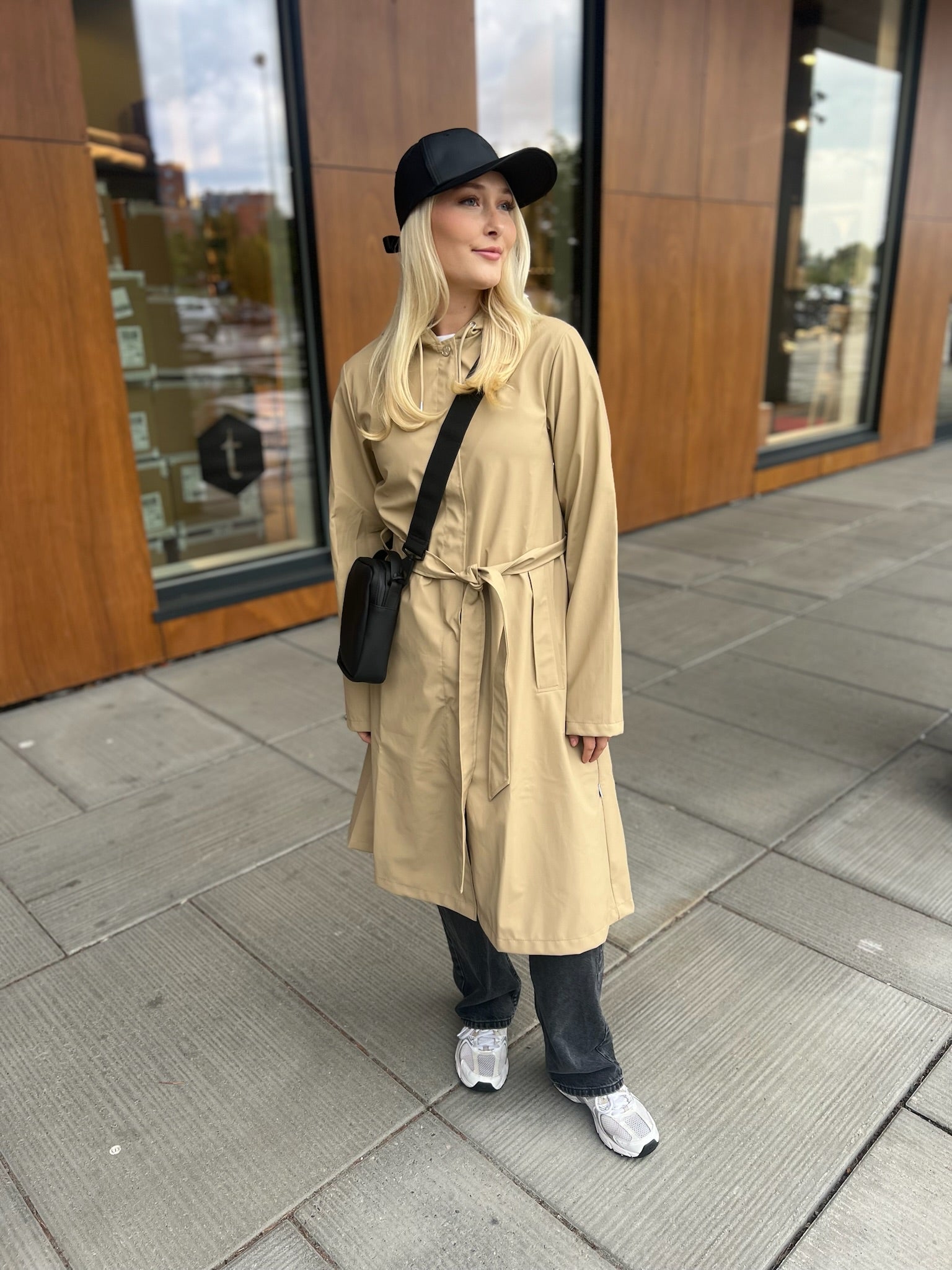 Rains A-Line Longer W Jacket W3 Sand - hvittrad.no