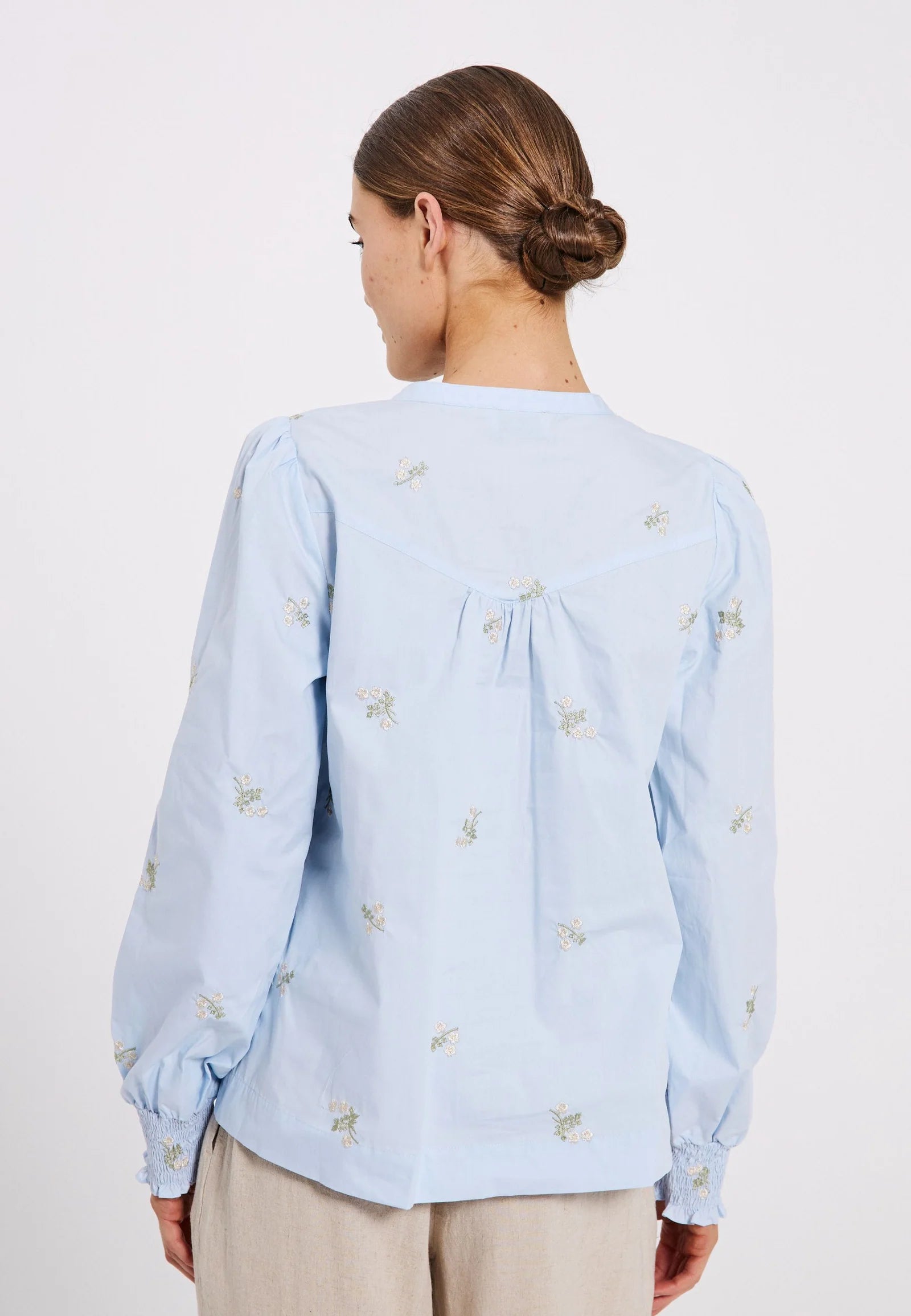 NORR Miluna Embroidery Shirt Light Blue W. Embroidery - hvittrad.no