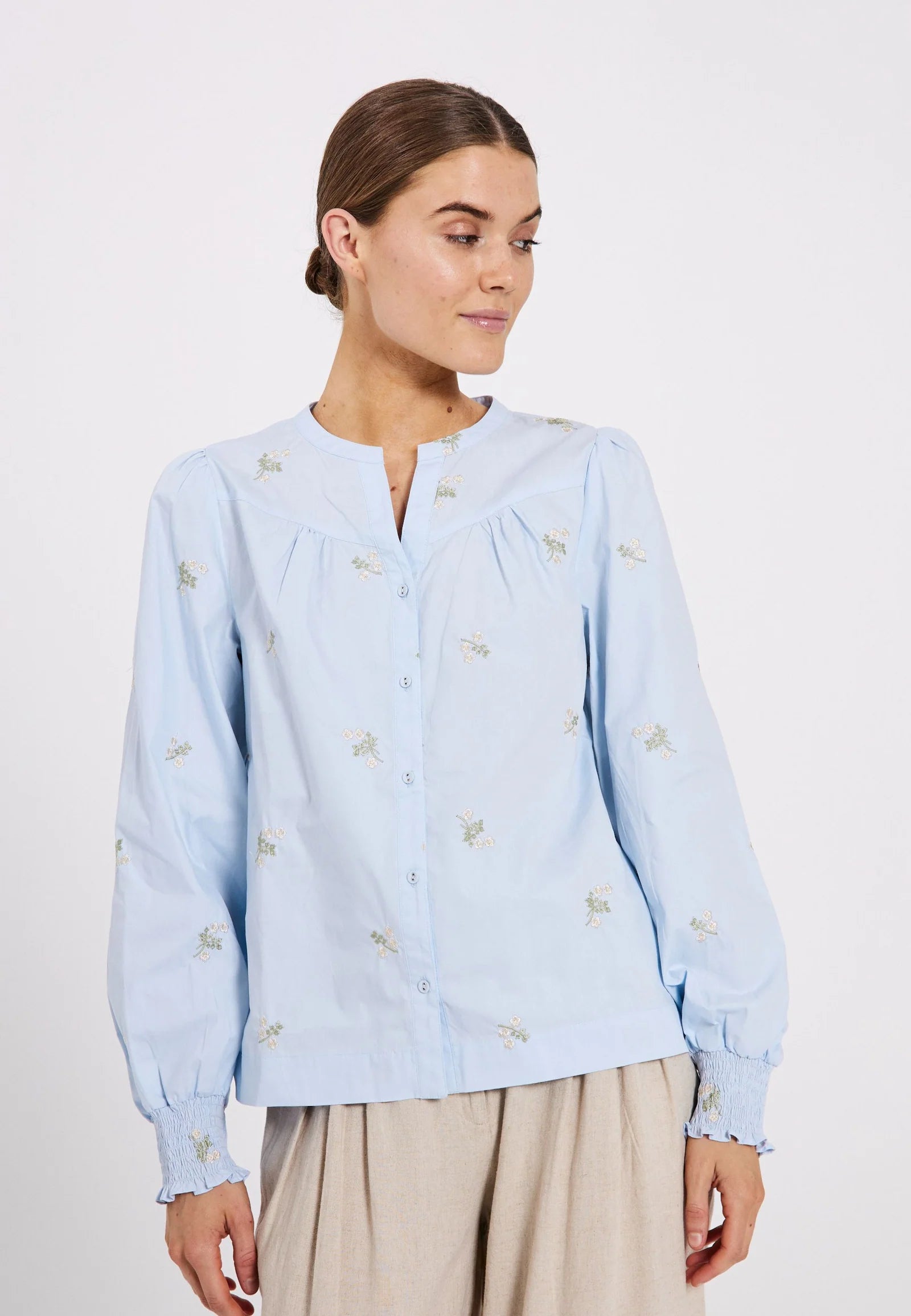 NORR Miluna Embroidery Shirt Light Blue W. Embroidery - hvittrad.no
