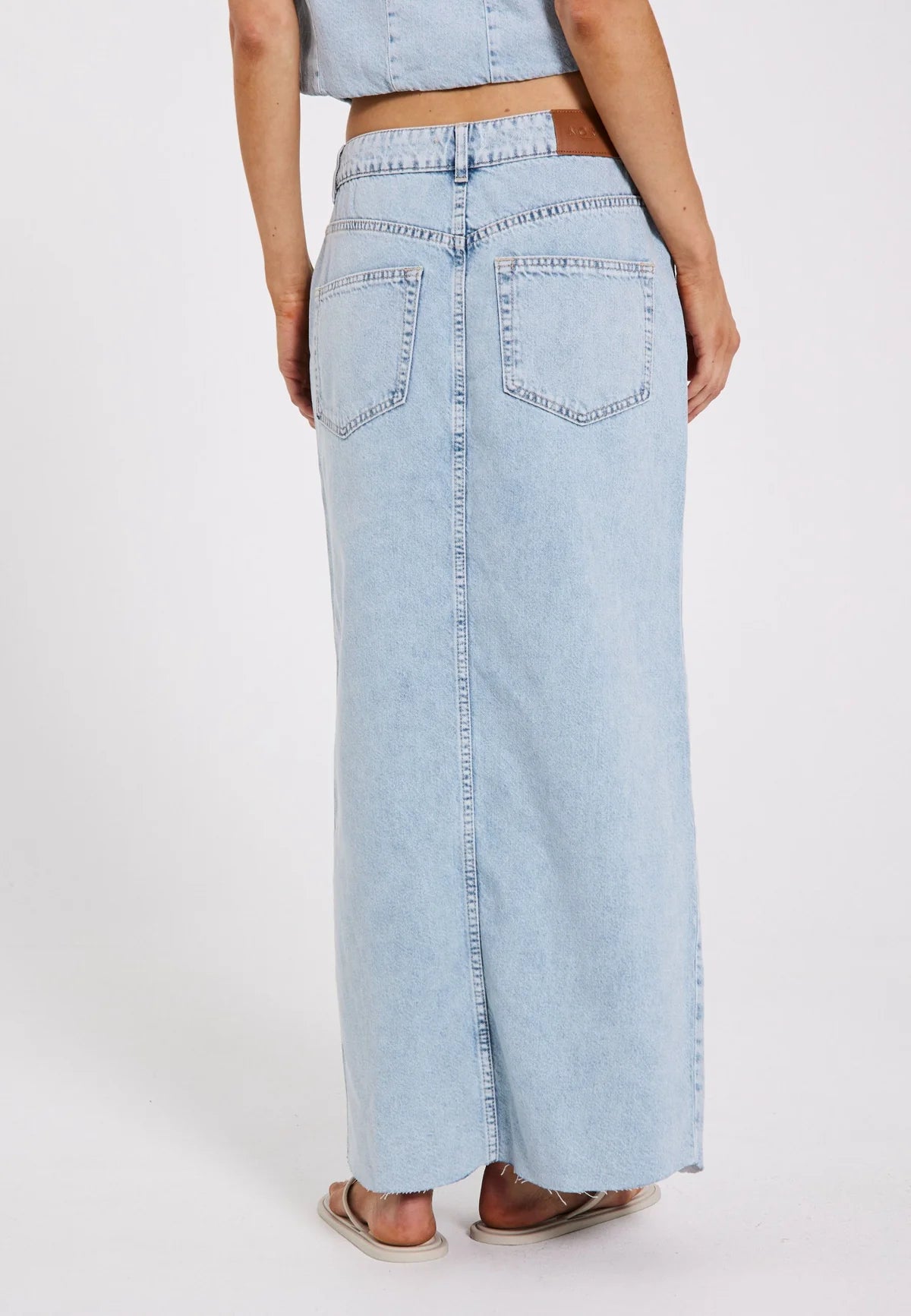 NORR Ninni Maxi Denim Skirt Blue Light Wash - hvittrad.no