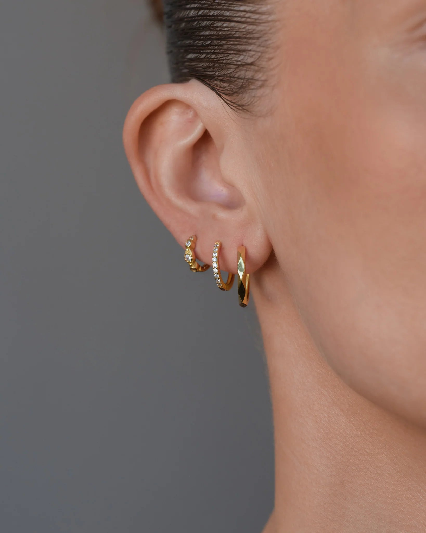 Philippa Studios Pave Hoops White Medium Gold - hvittrad.no