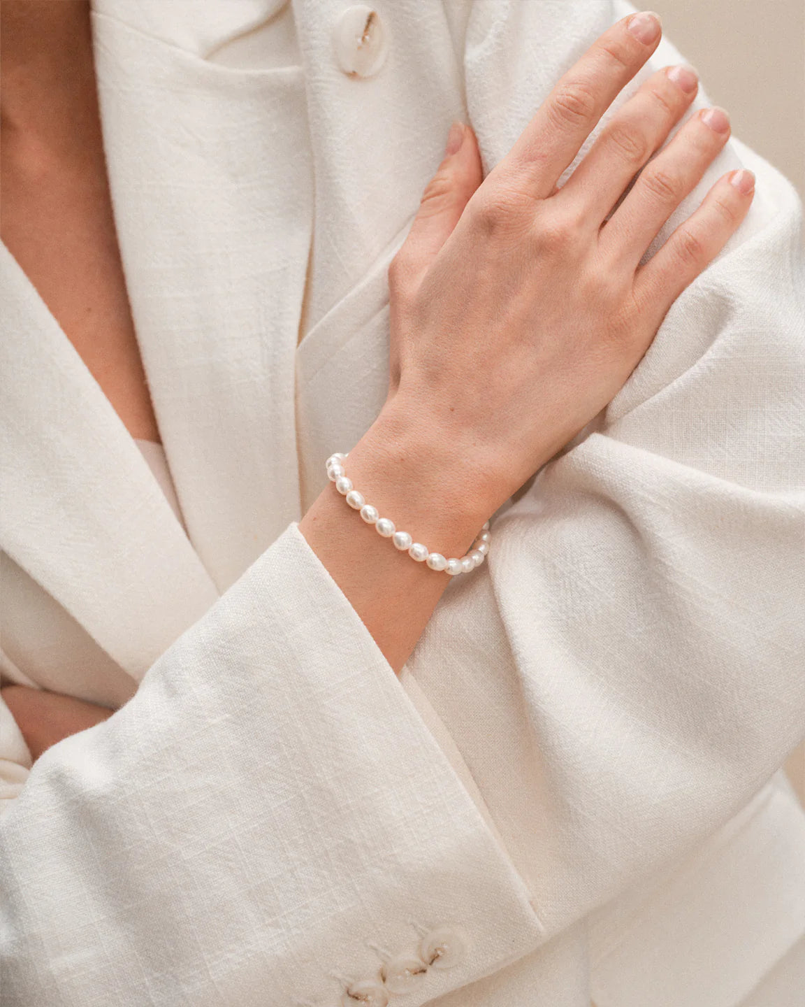 Philippa Studios Perle Petite Armbånd Gold - hvittrad.no