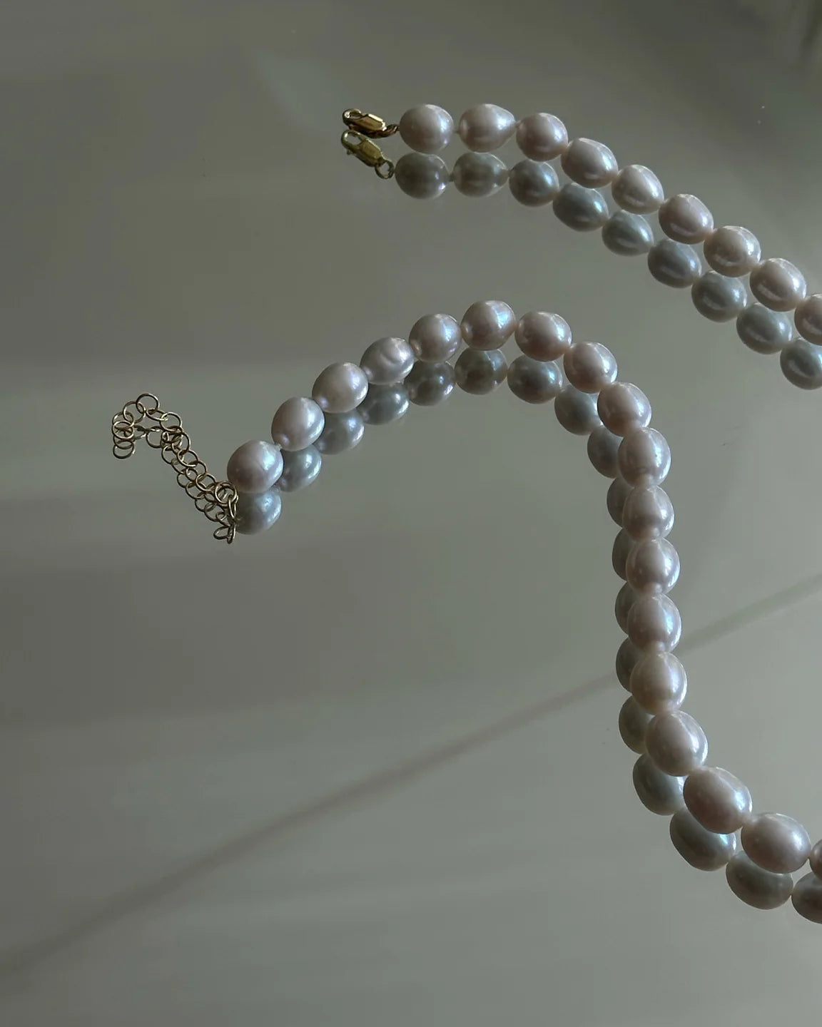 Philippa Studios Perle Petite Halskjede Gold - hvittrad.no