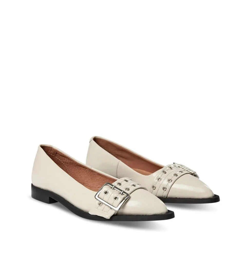Pavement Saso Low Beige Patent - hvittrad.no