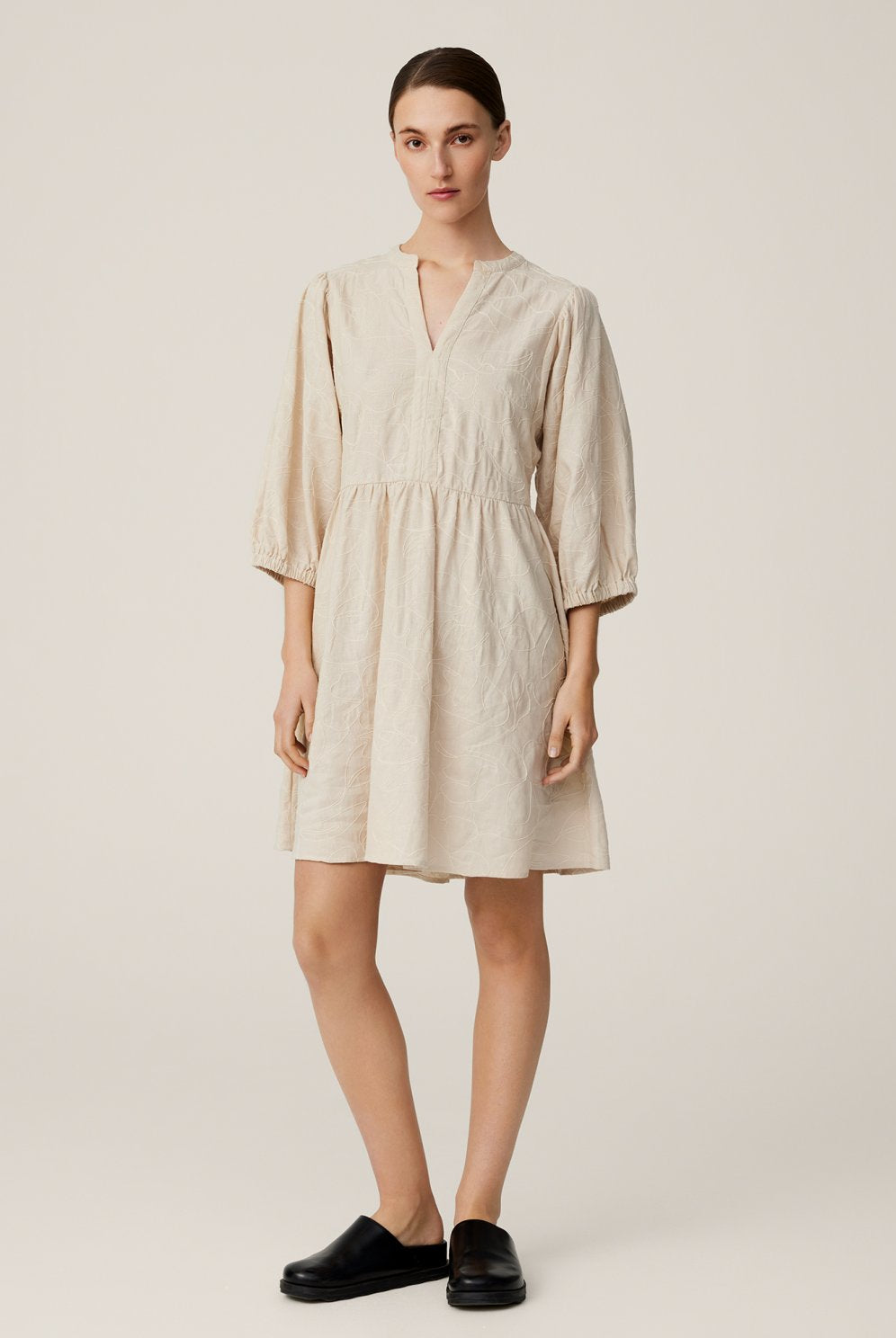 MSCH Copenhagen Ilektra 3/4 Dress EMB Oatmeal - hvittrad.no