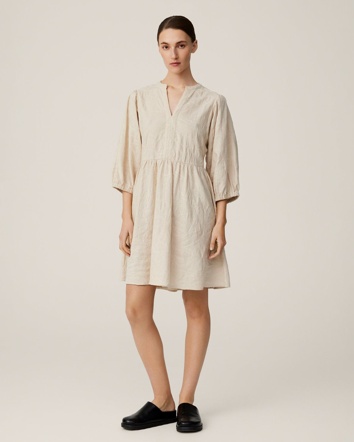 MSCH Copenhagen Ilektra 3/4 Dress EMB Oatmeal - hvittrad.no