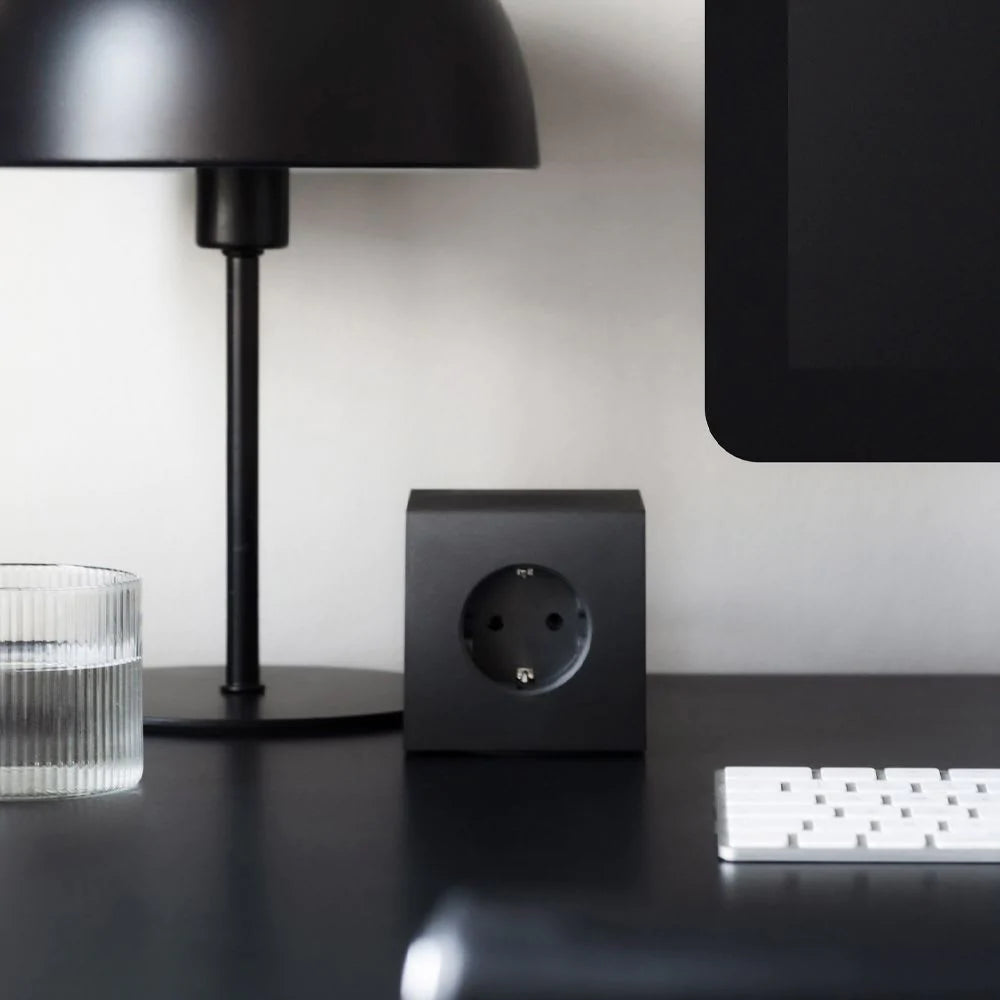 Square 1 USB Magnet Black
