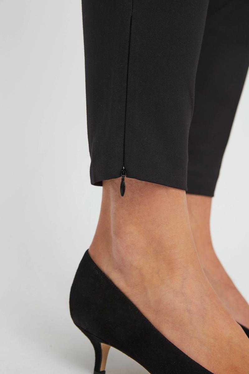 Angelie Zip 238 Black Jeggin
