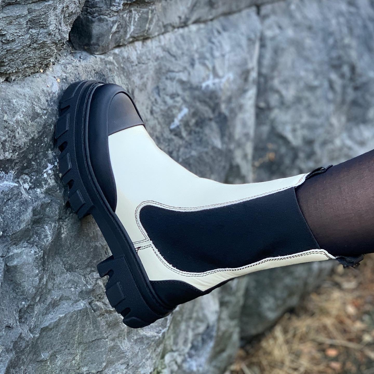 Mid Chelsea Boot Egret