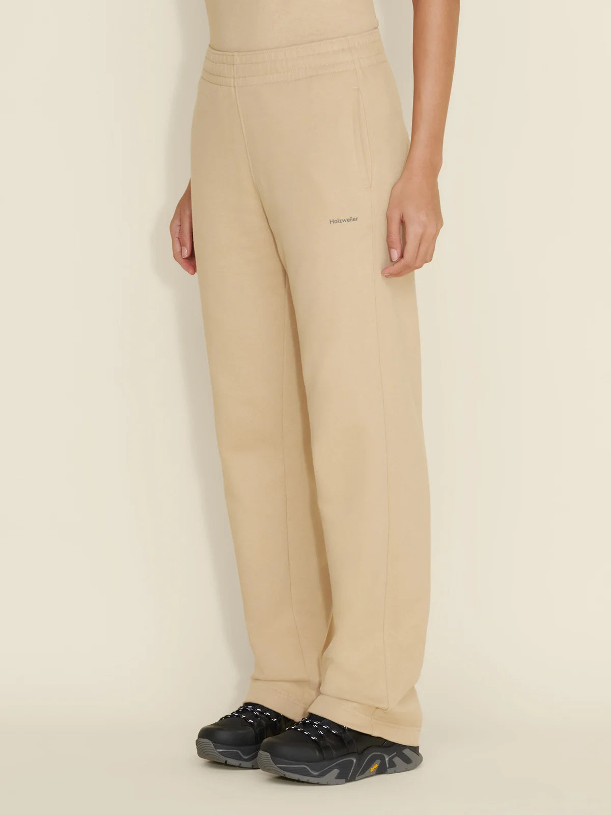 Holzweiler W. Relaxed Sweatpants Sand - hvittrad.no