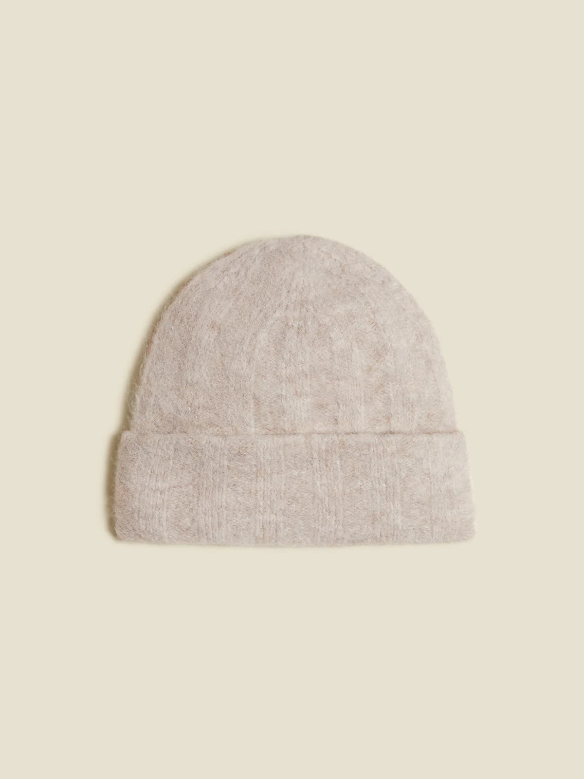 Holzweiler Erica Fluffy Beanie Sand - hvittrad.no