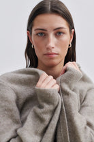 Second Female Brook Knit Cape Roasted Cashew - hvittrad.no