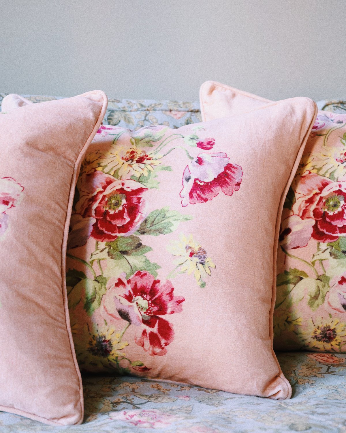 Cushion Cover Velvet 60x60cm Pink Flower Vine