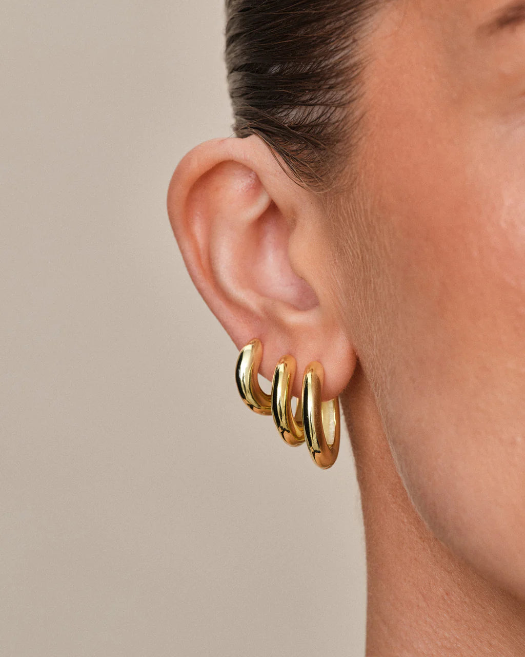 Philippa Studios Bold Hoops Large Gold - hvittrad.no