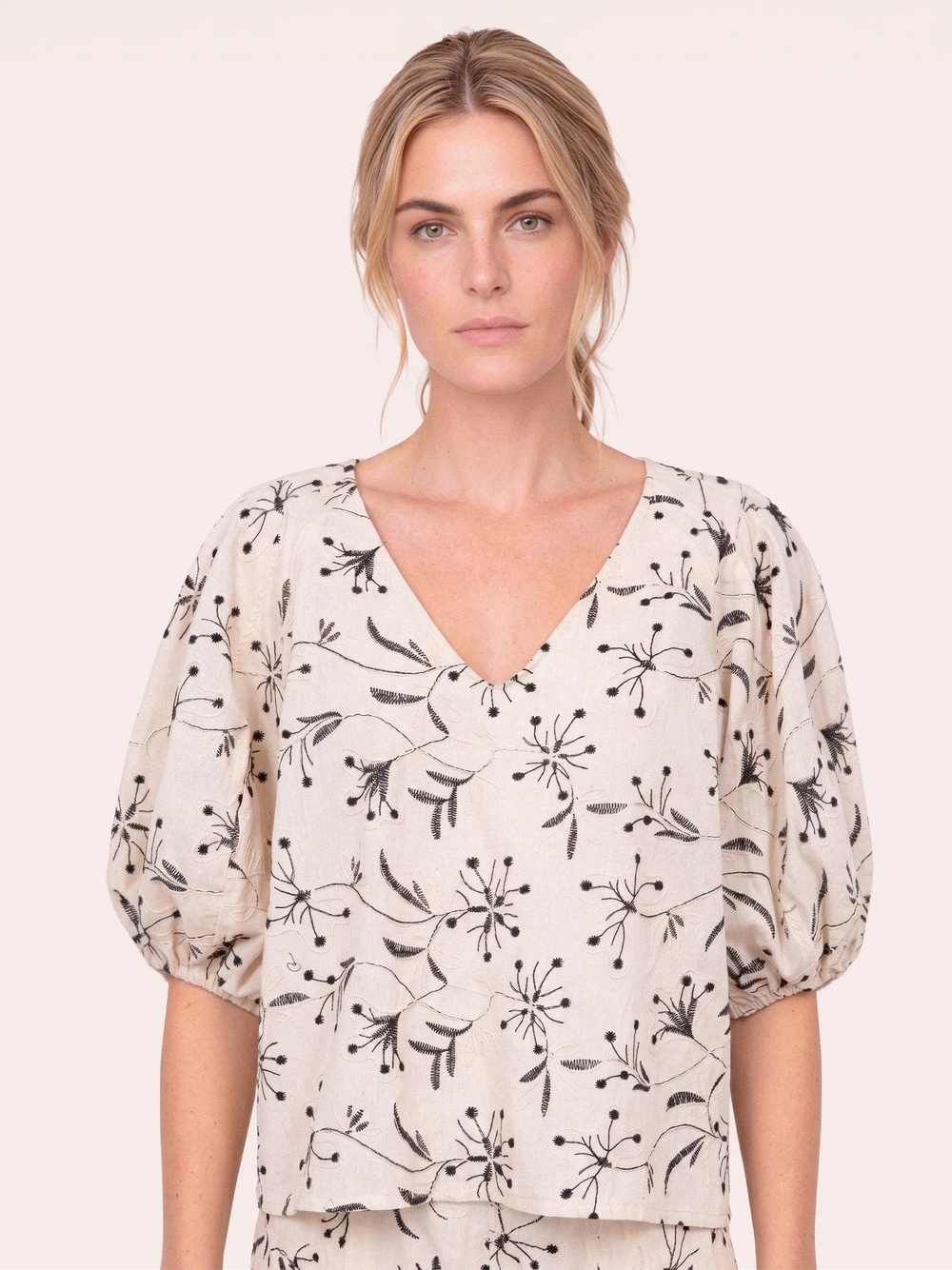 CarenaGO Blouse Creme Black Embroidery