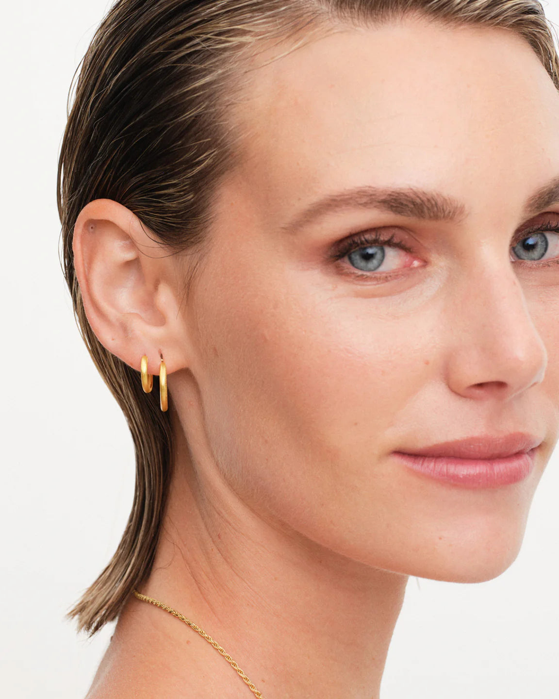 Philippa Studios Classic Satin Hoops Large - hvittrad.no