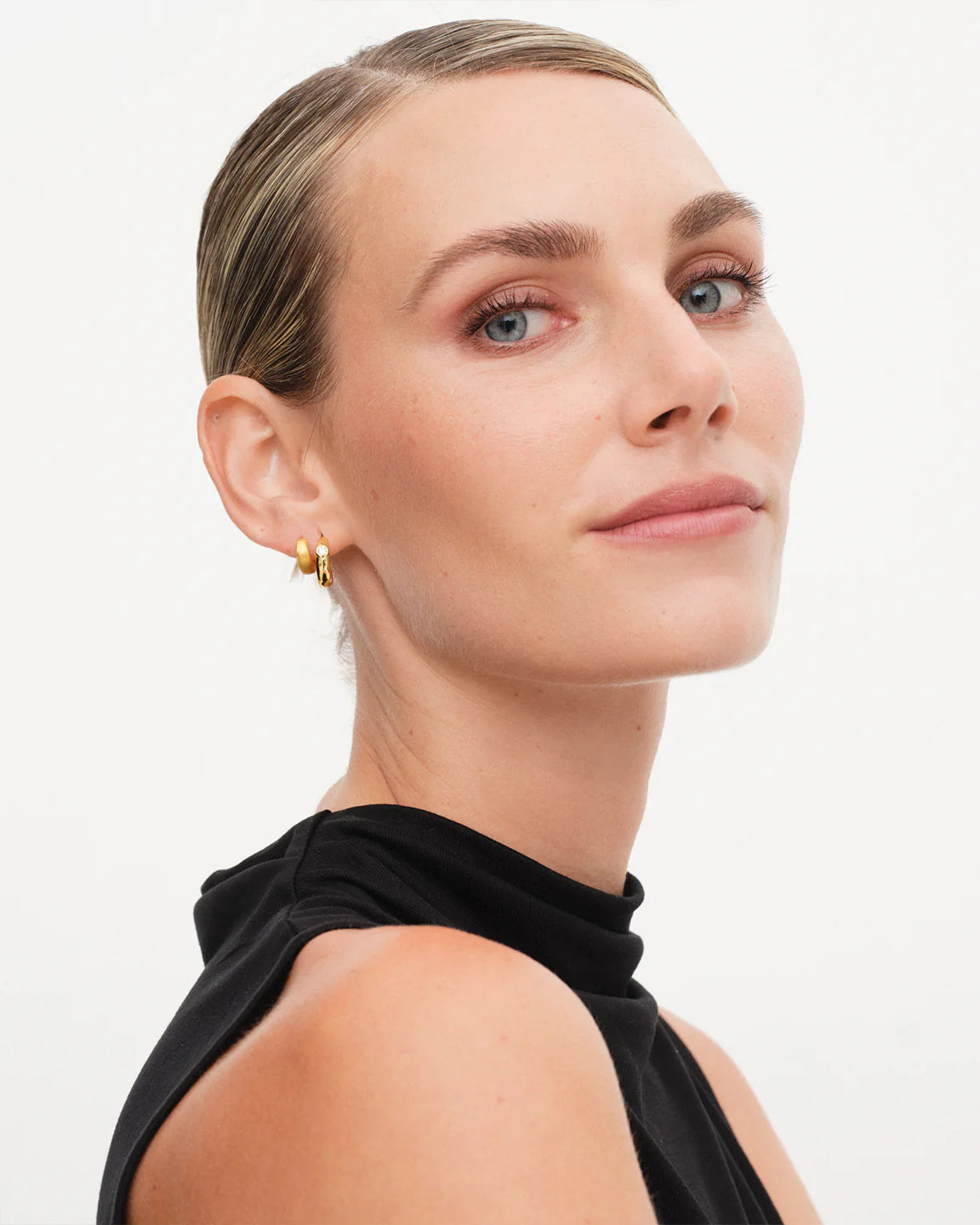 Philippa Studios Dome Satin Hoops Small - hvittrad.no