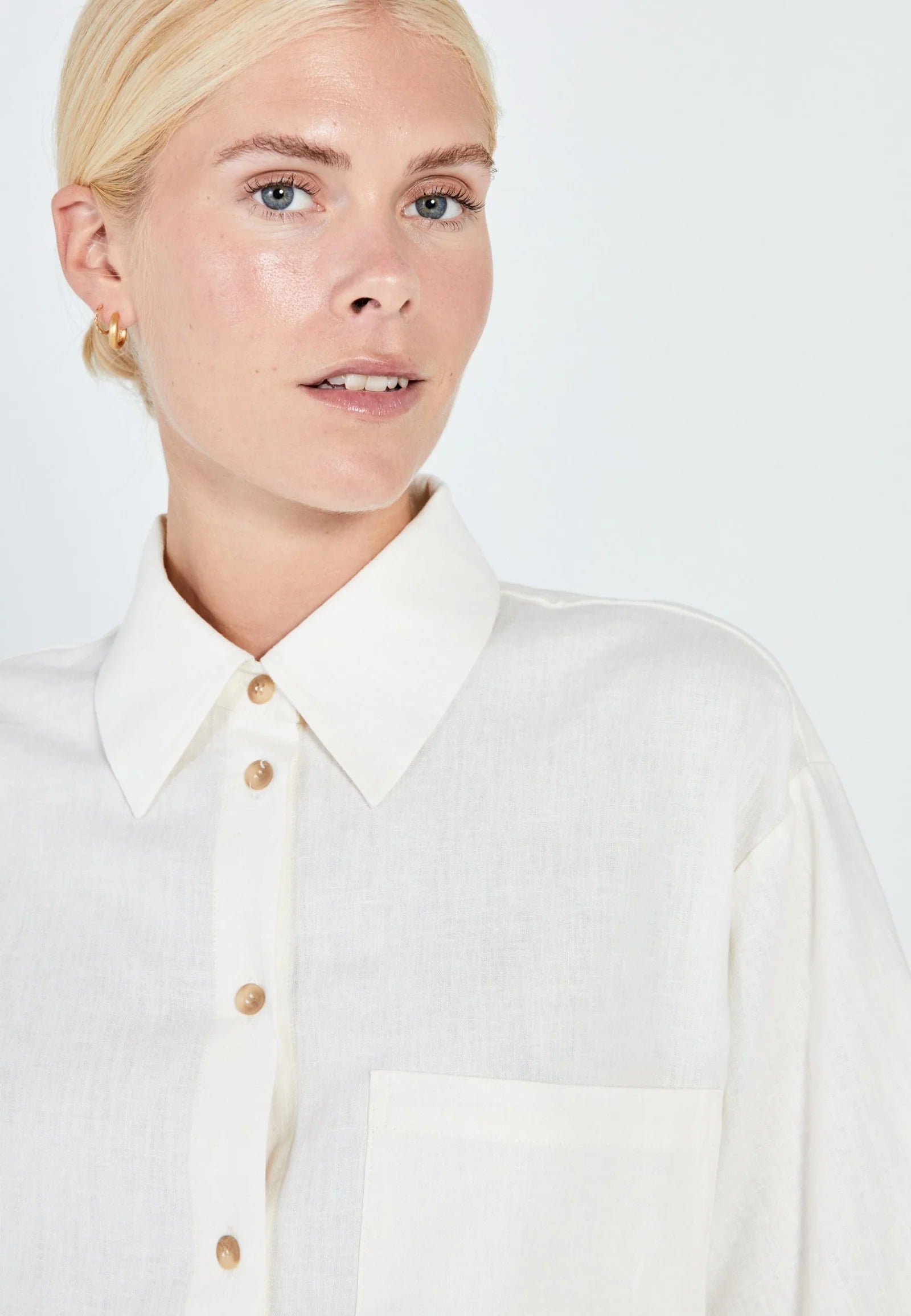 NORR Esma Short Shirt Off-White - hvittrad.no