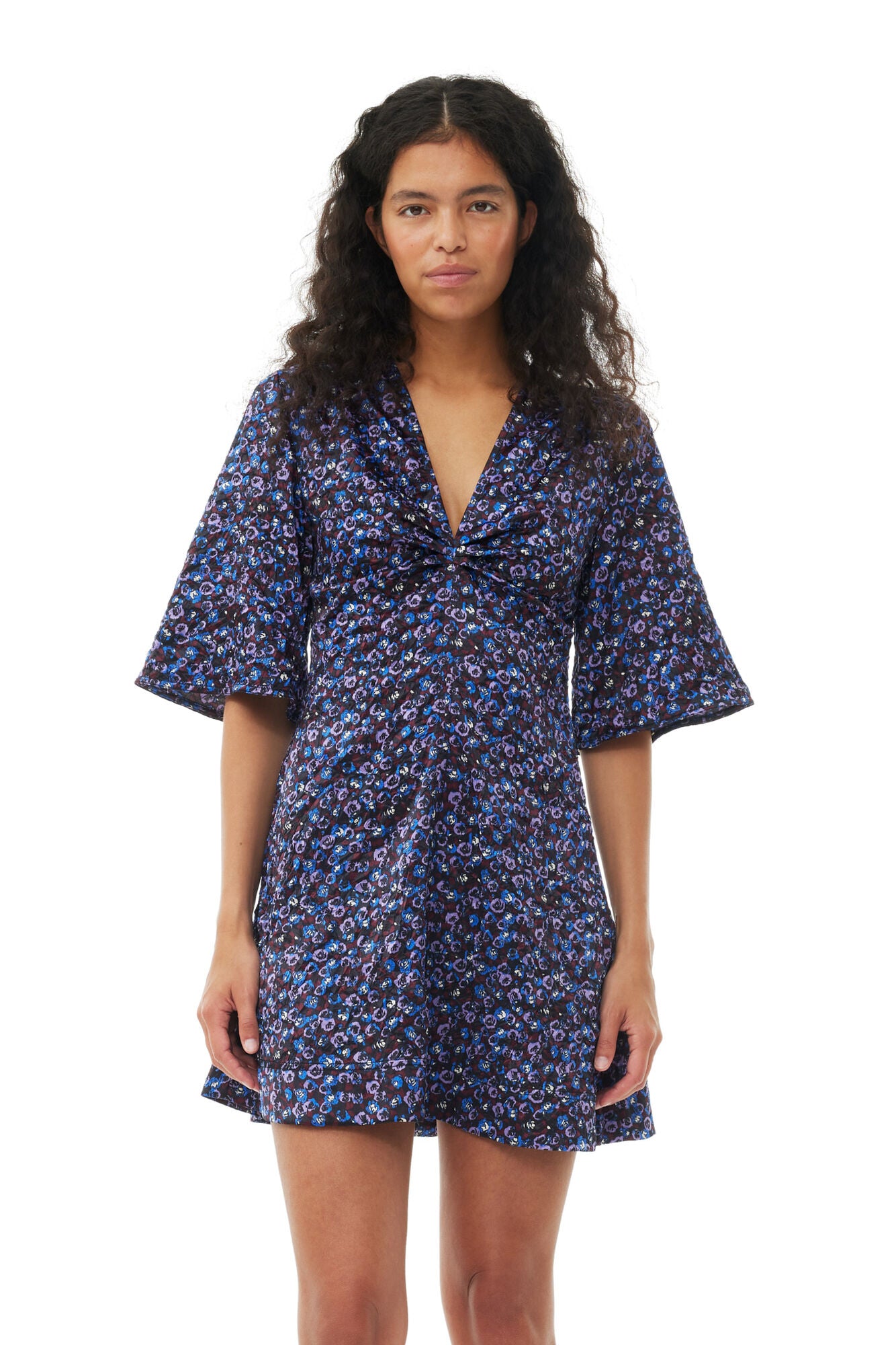 Ganni Crinkled Satin V-Neck Mini Dress Black - hvittrad.no