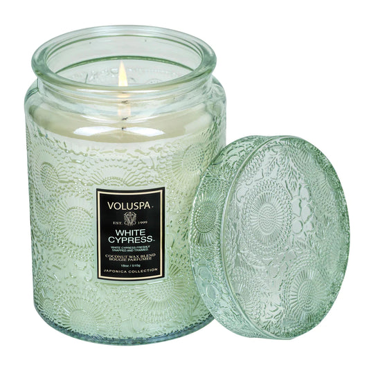 Voluspa Large Jar Candle - White Cypress 510g - hvittrad.no