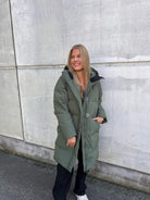 Holzweiler Loen Down Jacket Army - hvittrad.no