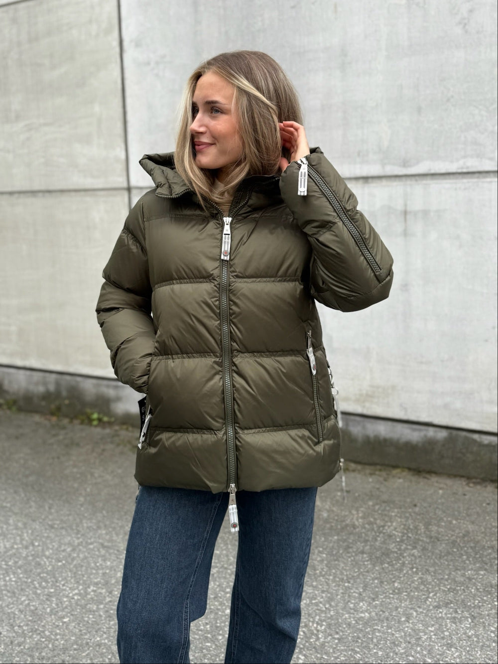 Erika Semi Shine Pinewood