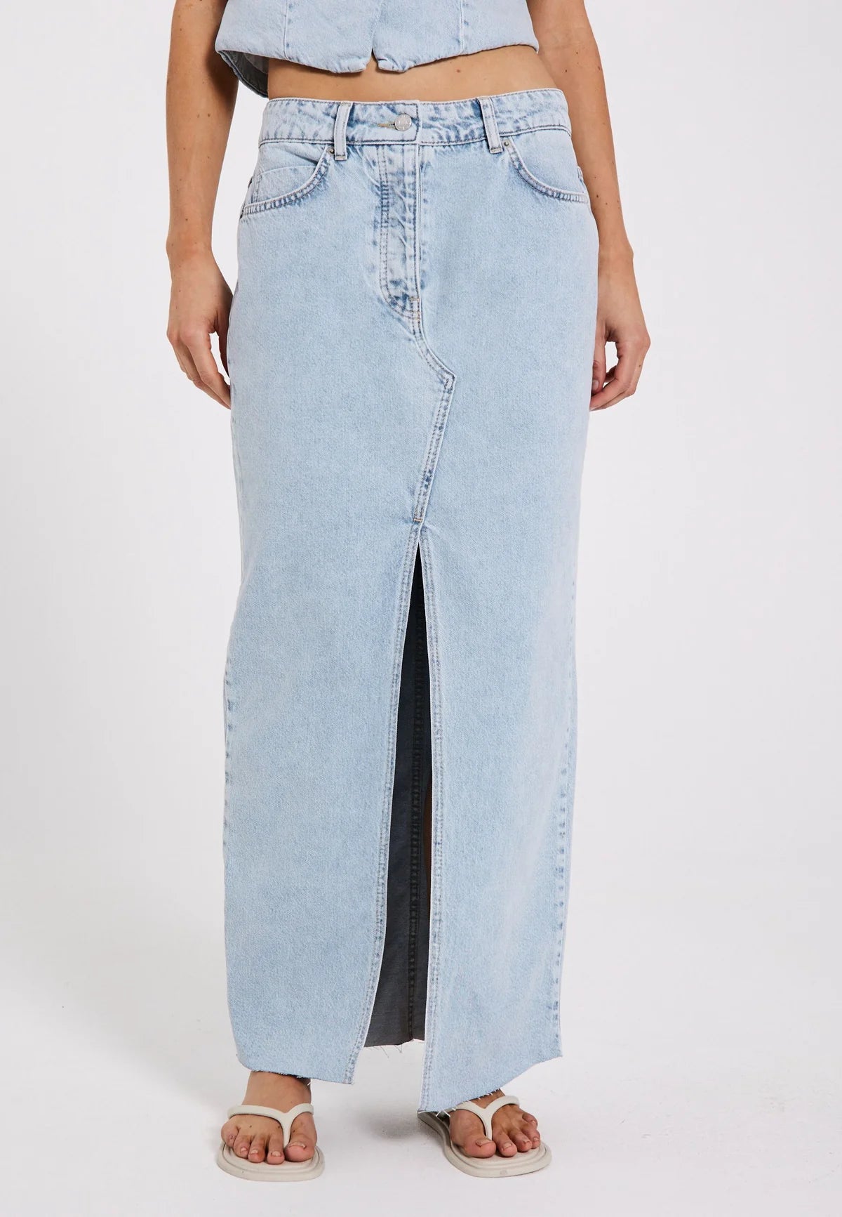 NORR Ninni Maxi Denim Skirt Blue Light Wash - hvittrad.no