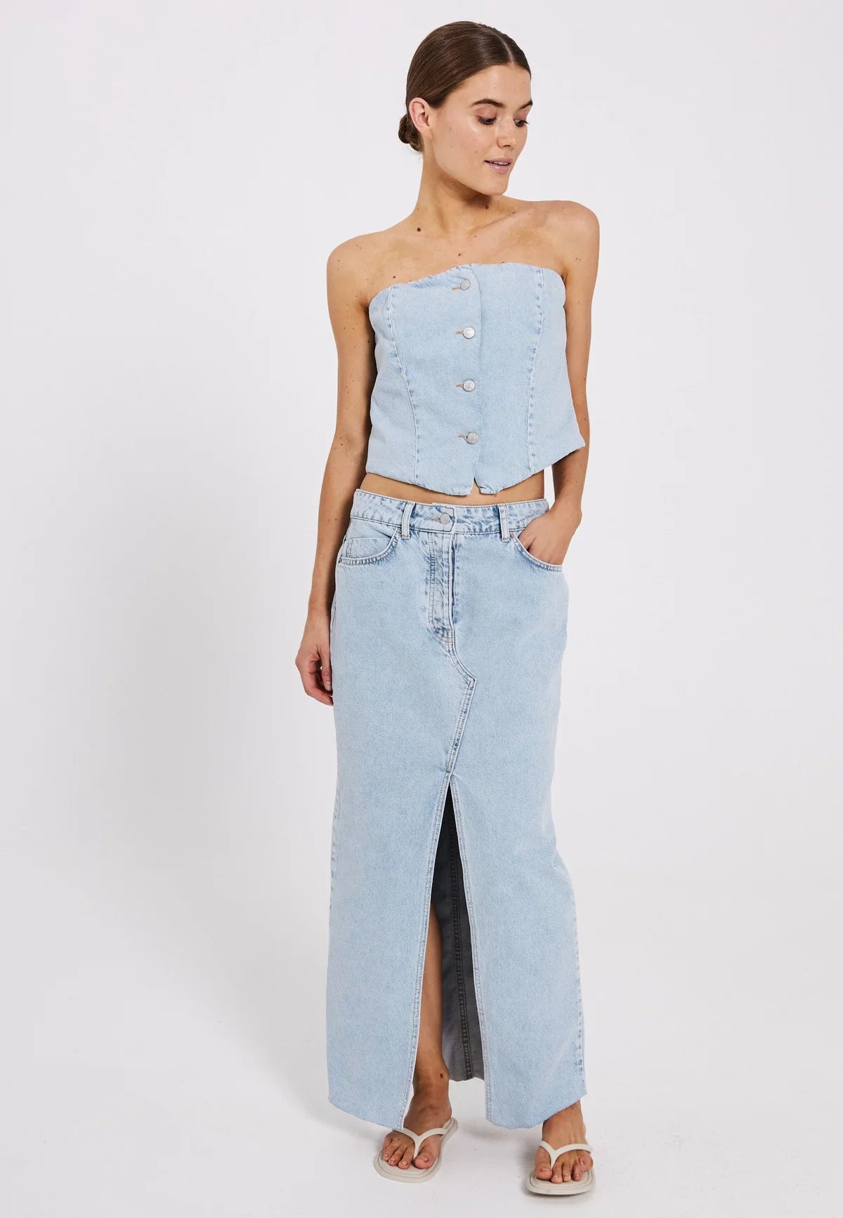 NORR Ninni Maxi Denim Skirt Blue Light Wash - hvittrad.no