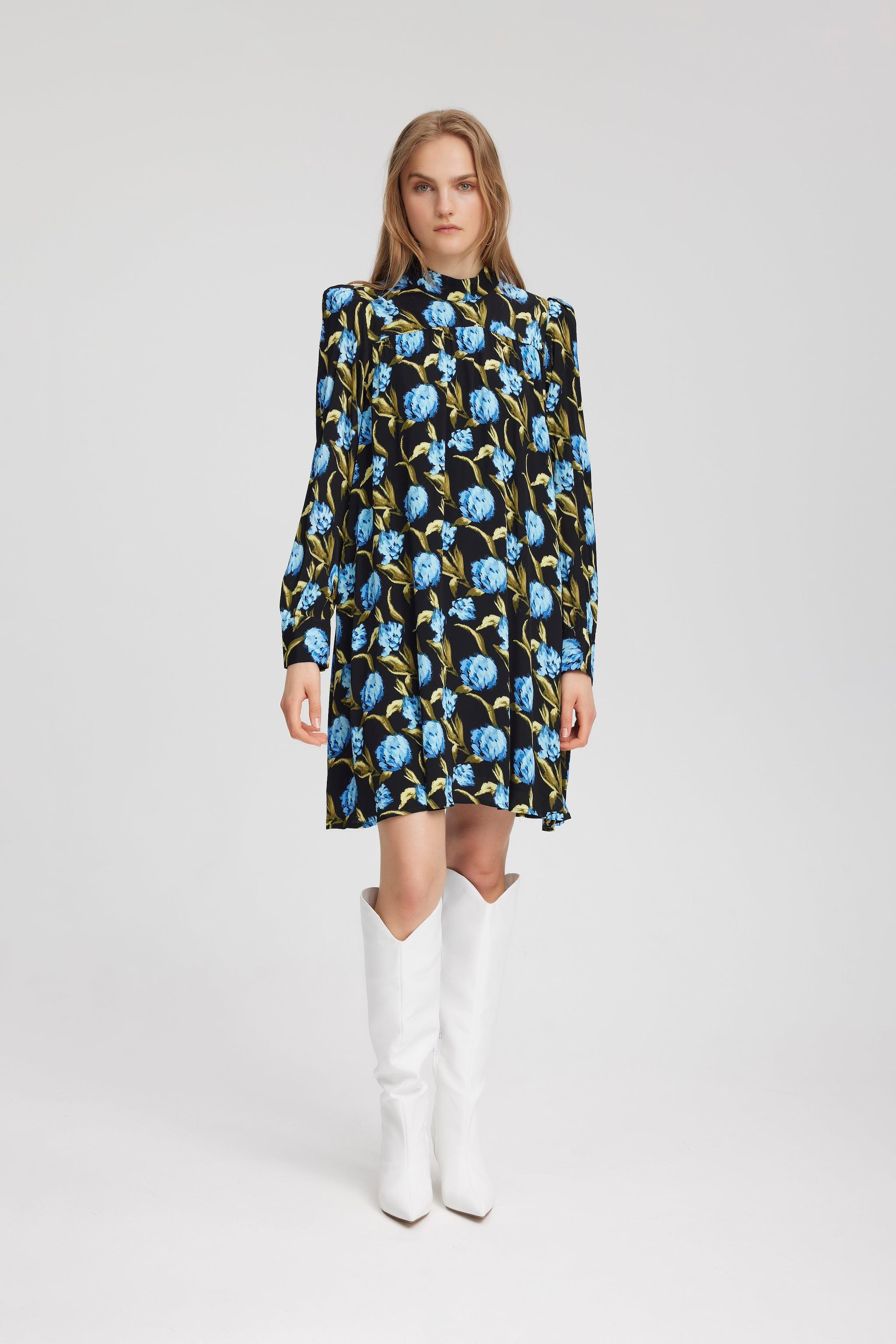 Gestuz PiaGZ P Short Dress Flower Army Blue - hvittrad.no