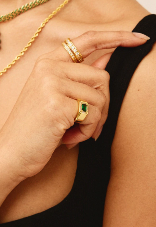 The Lady Boss Pinky Finger Ring Gold/Emerald